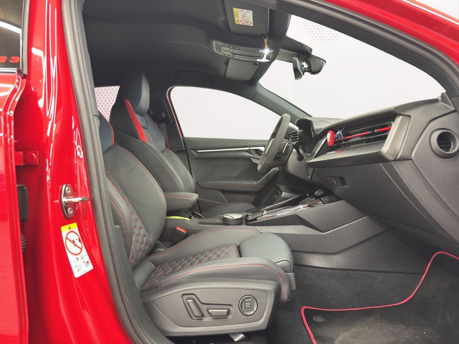 AUDI RS3 Limousine 2.5 TSI quattro S-tronic-image-10