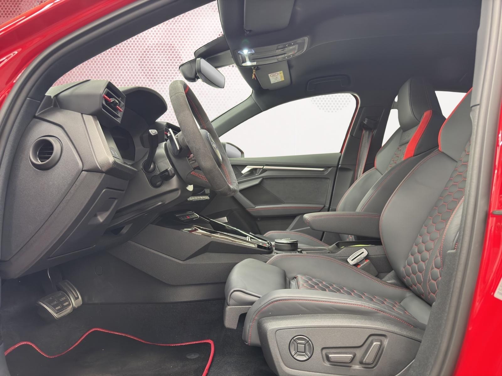 AUDI RS3 Limousine 2.5 TSI quattro S-tronic-image-9