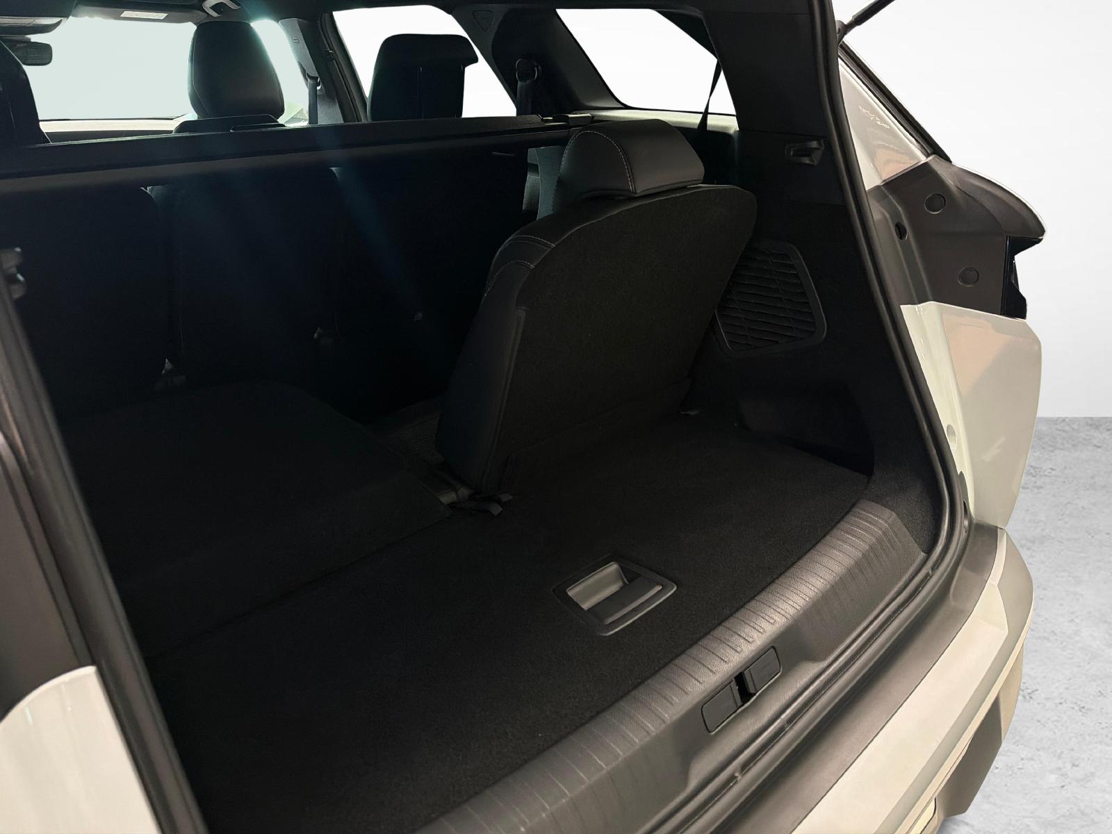 PEUGEOT 5008 1.6 PHEV Allure-image-12