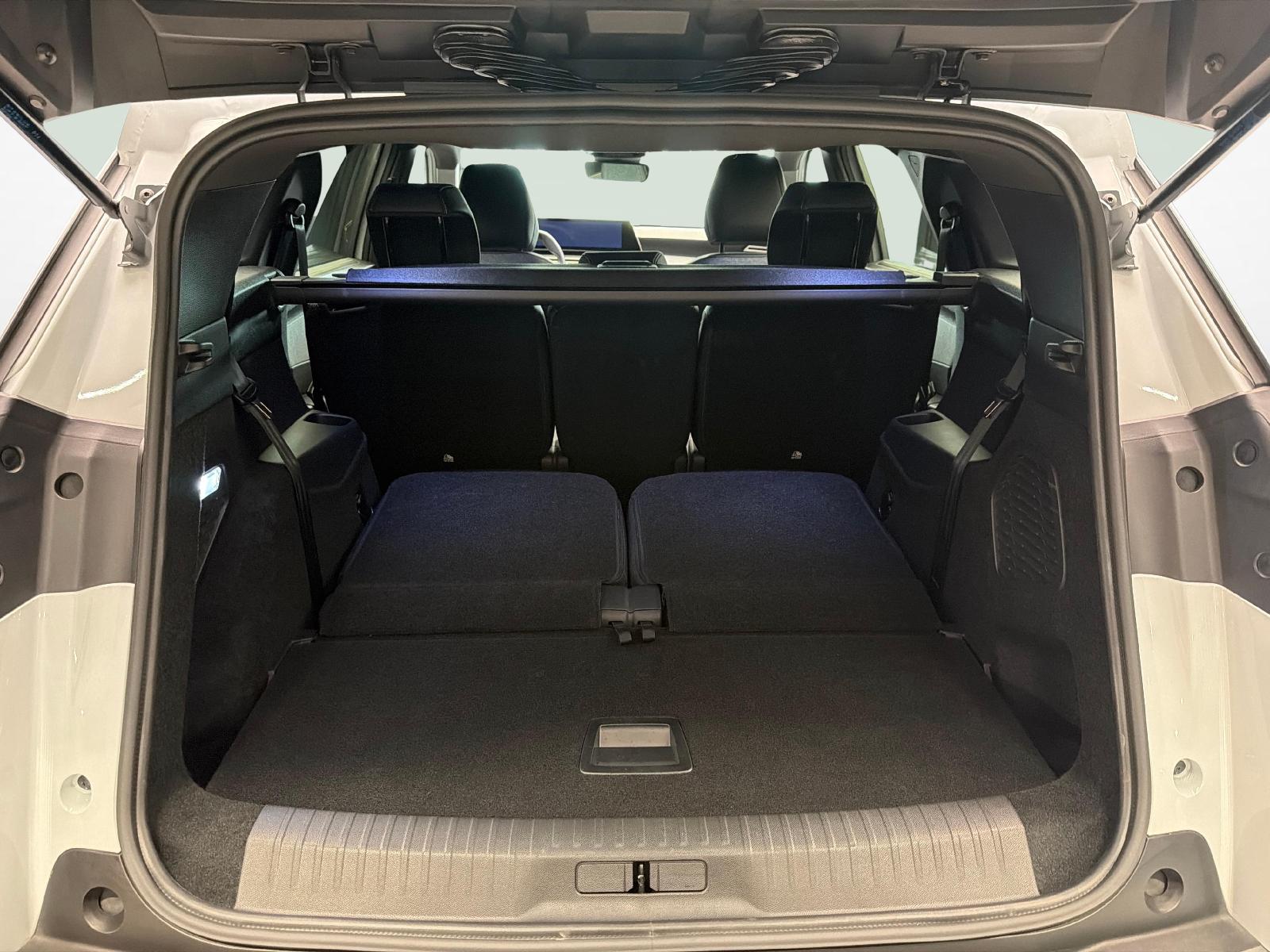 PEUGEOT 5008 1.6 PHEV Allure-image-11