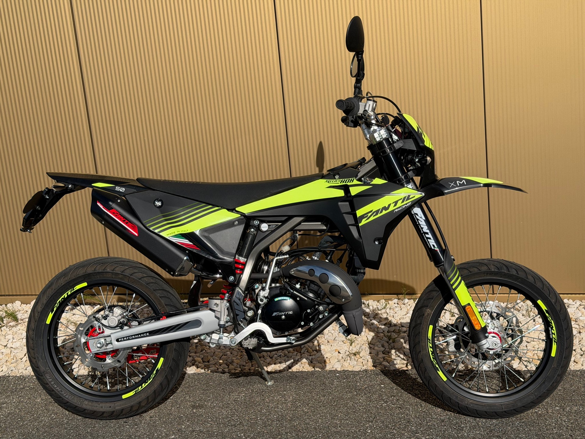 FANTIC Motard 50 Performance PLAQUE JAUNE 45 KM/H-showroom-element-3