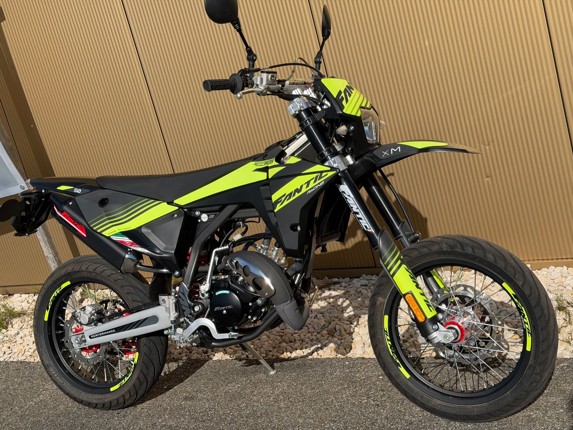 FANTIC Motard 50 Performance PLAQUE JAUNE 45 KM/H-showroom-element-2