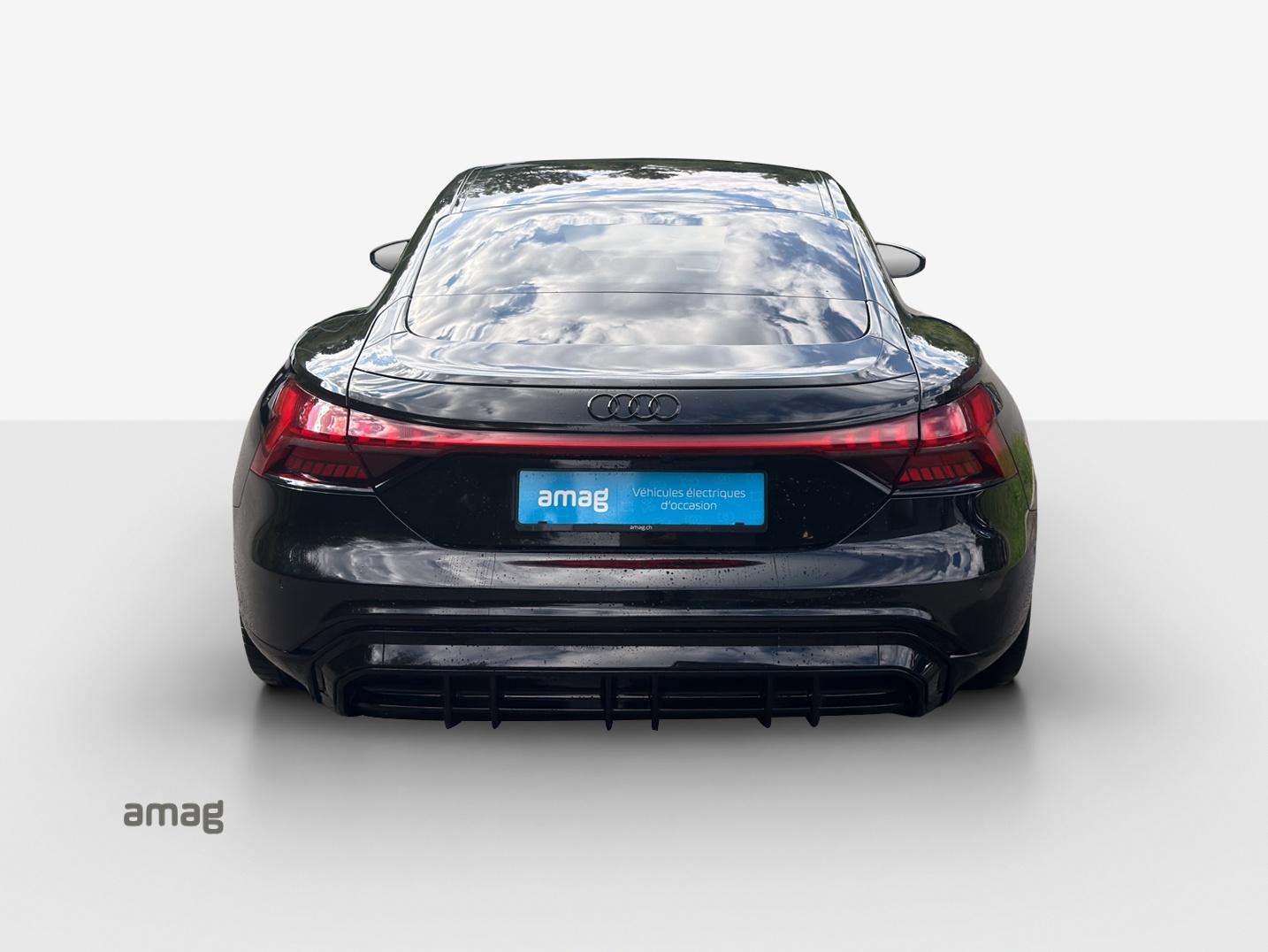 AUDI e-tron GT quattro-image-4