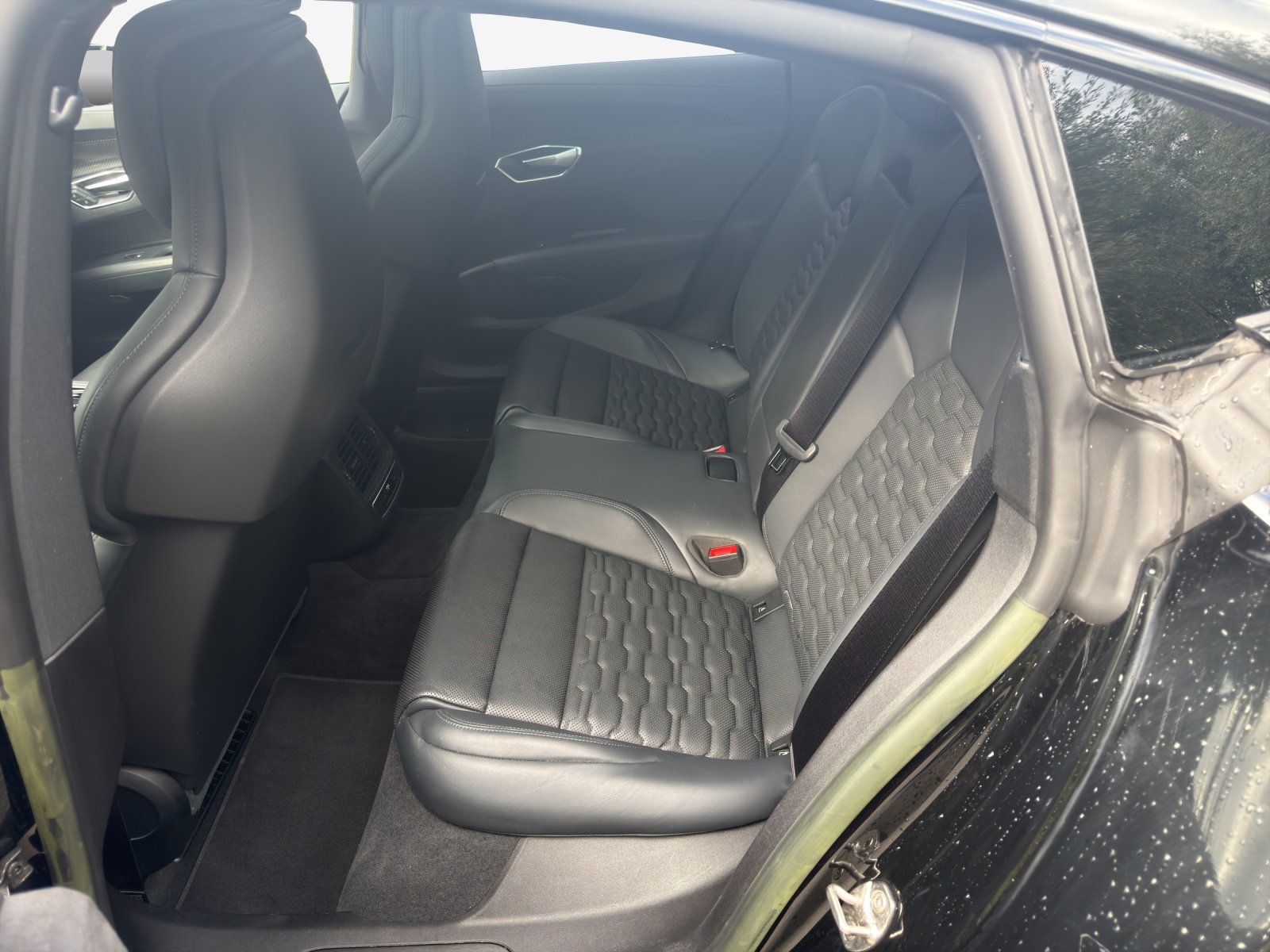AUDI e-tron GT quattro-image-12