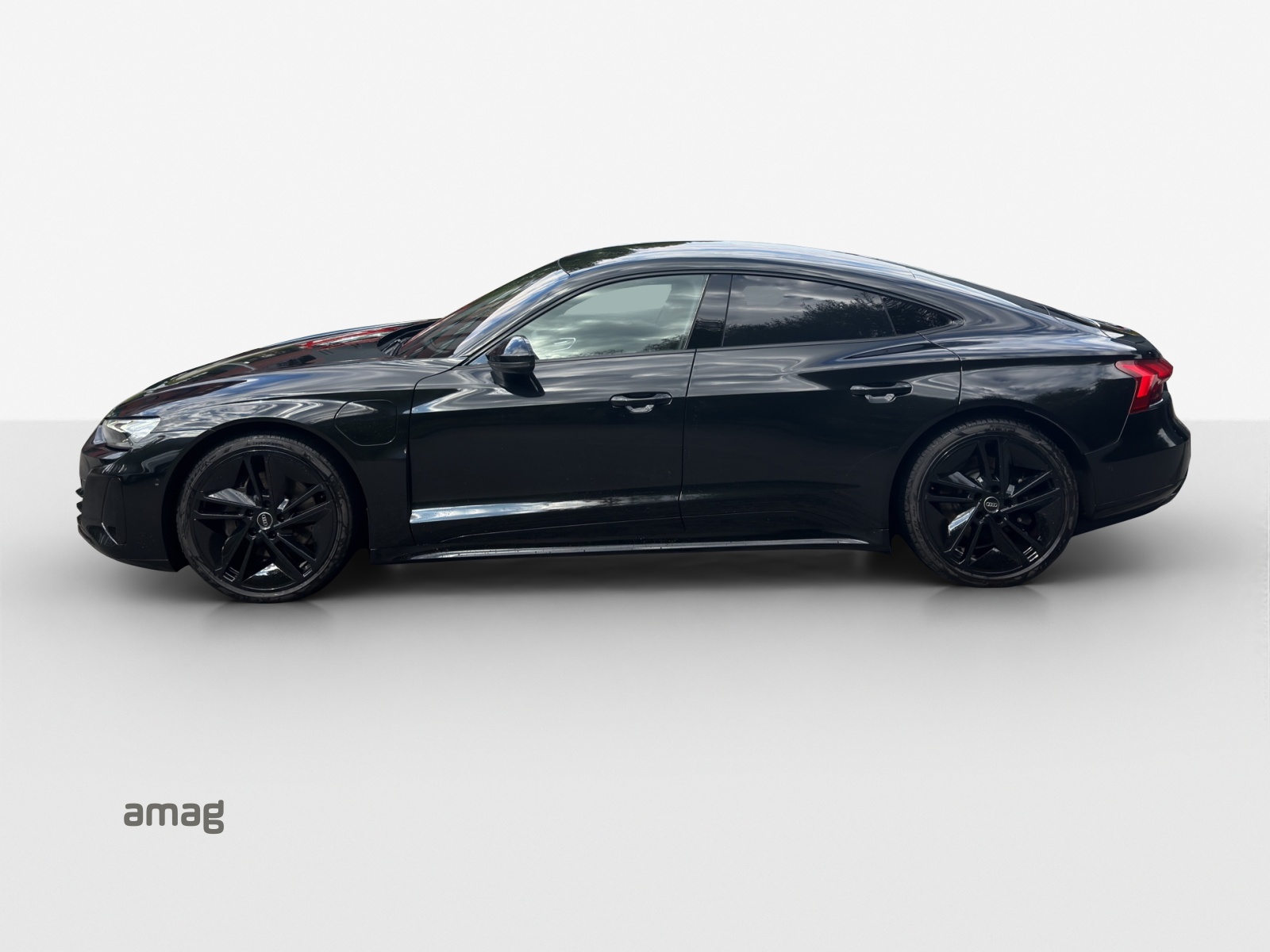 AUDI e-tron GT quattro-showroom-element-1