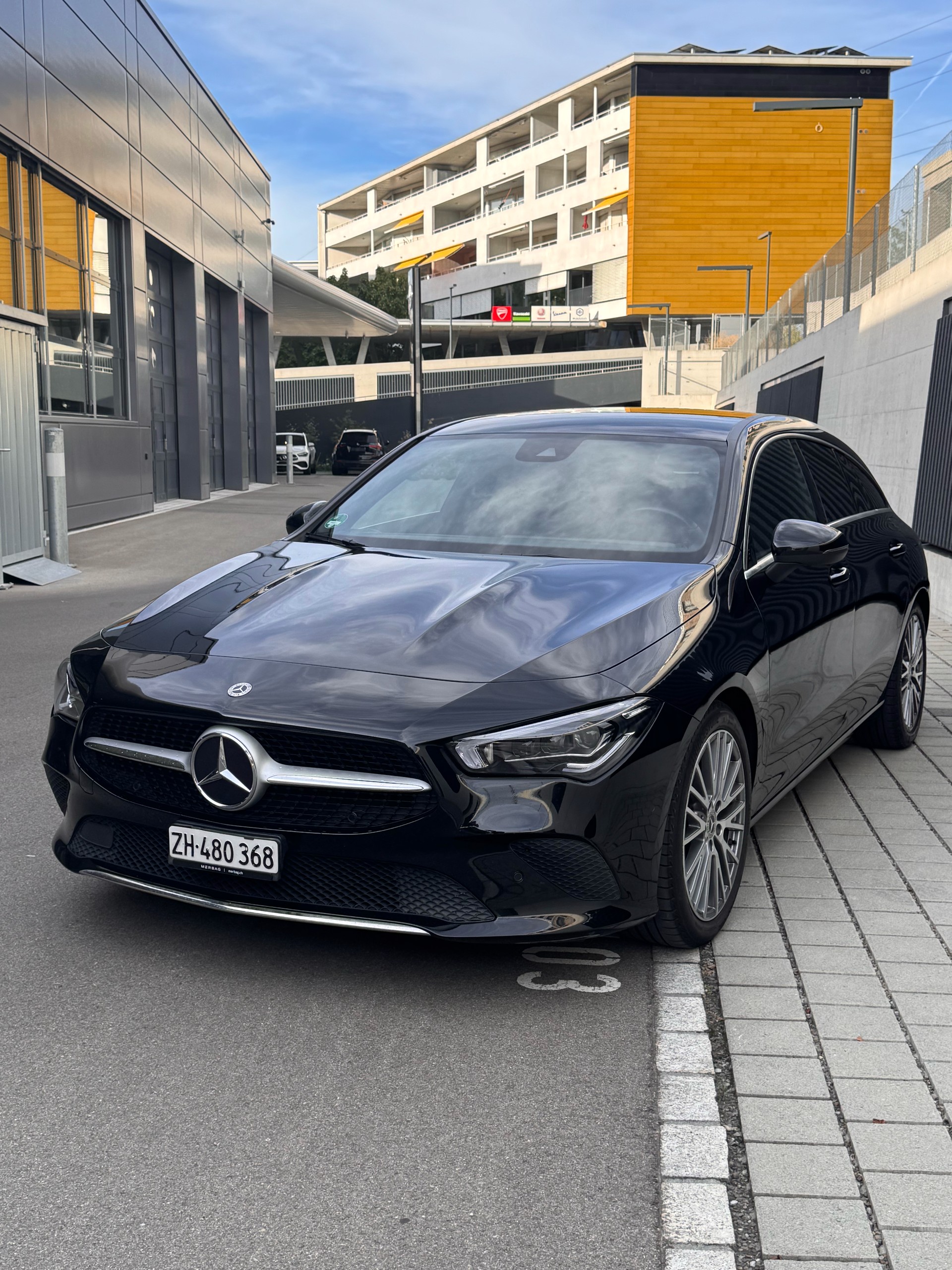 MERCEDES-BENZ CLA 200 Progressive-image-0