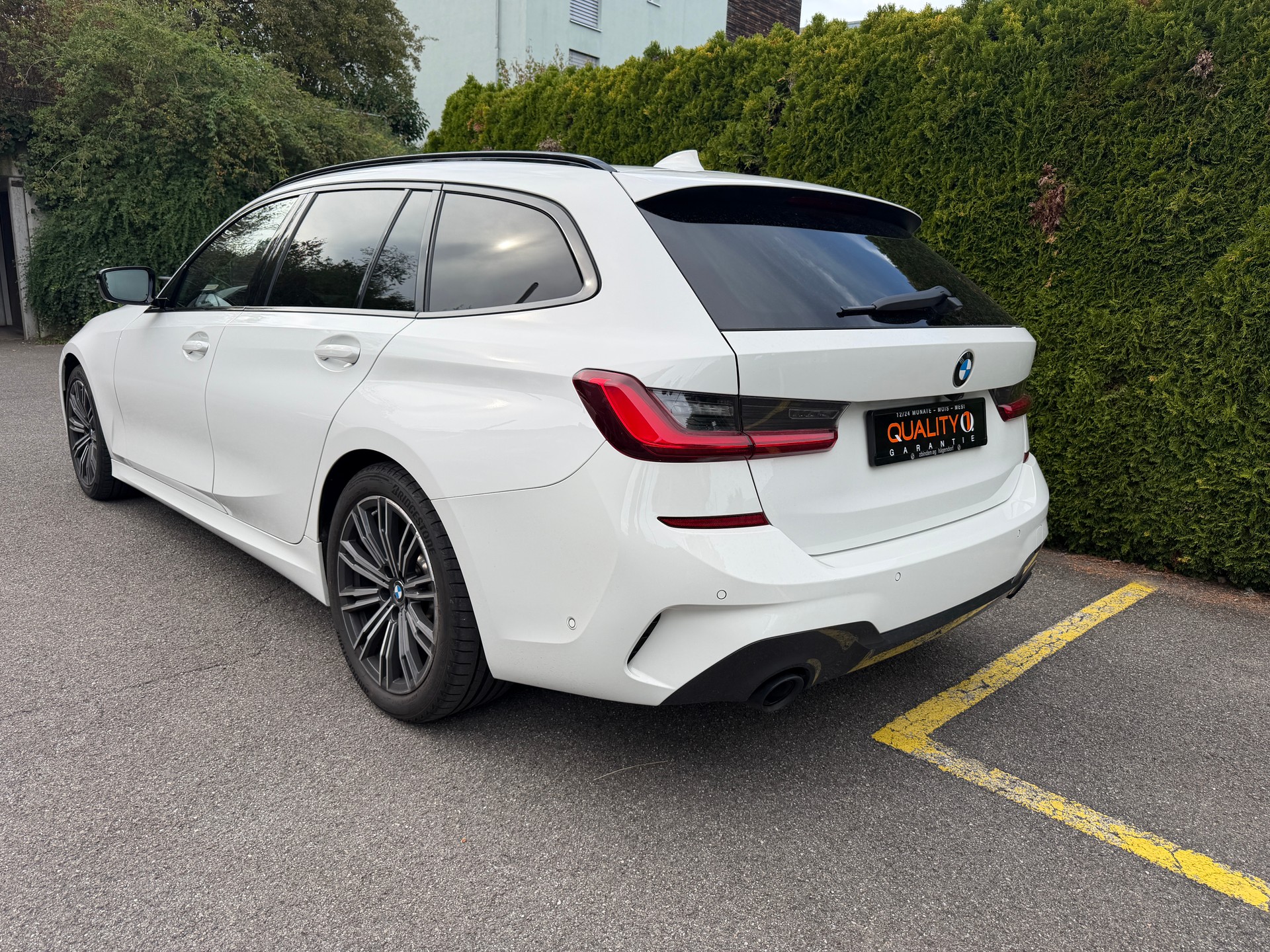 BMW 330d xDrive 48V Touring Pure M Sport Steptronic-image-2