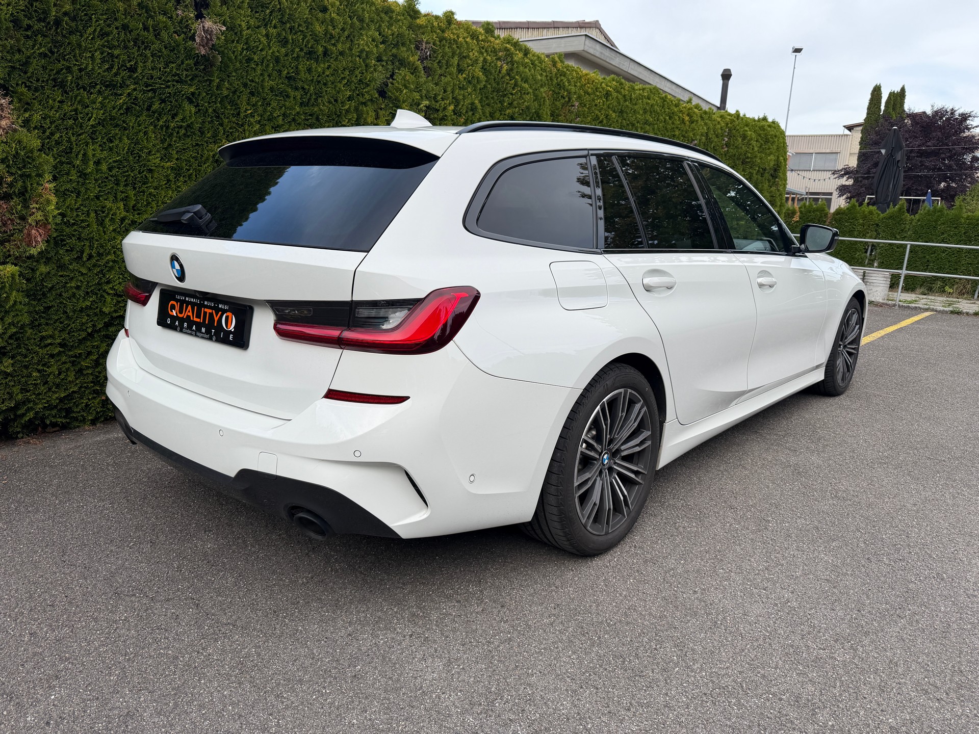 BMW 330d xDrive 48V Touring Pure M Sport Steptronic-image-4