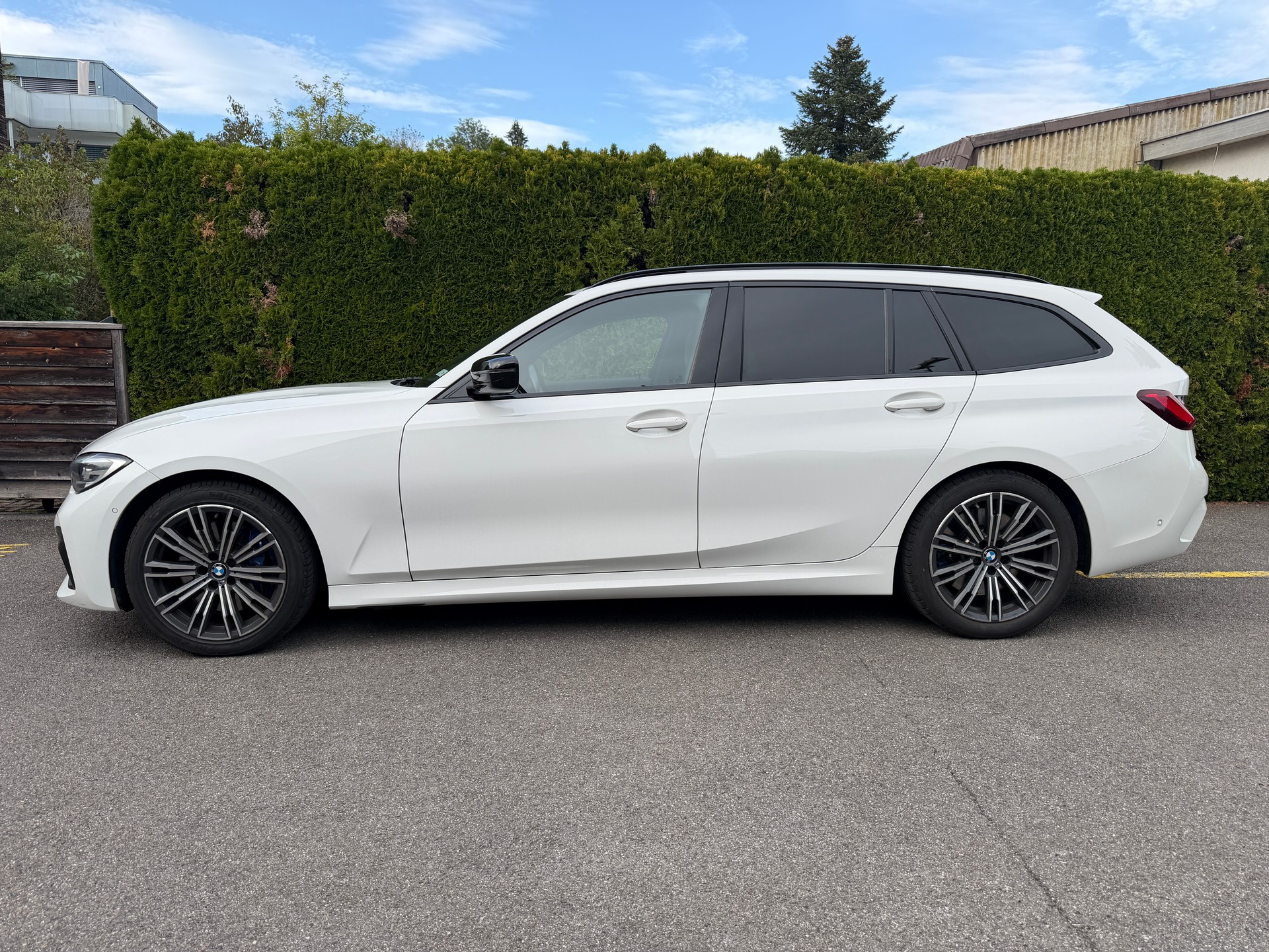 BMW 330d xDrive 48V Touring Pure M Sport Steptronic-image-1