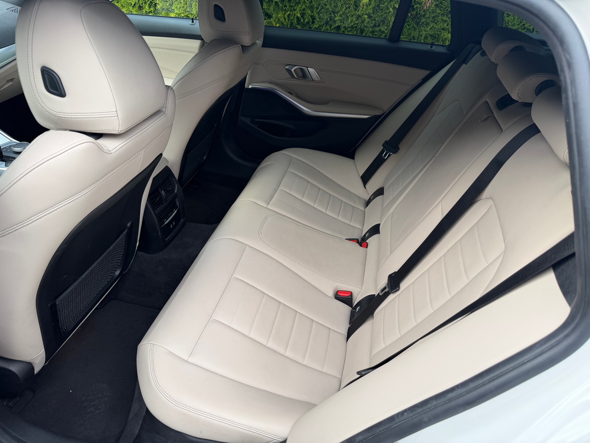 BMW 330d xDrive 48V Touring Pure M Sport Steptronic-image-11