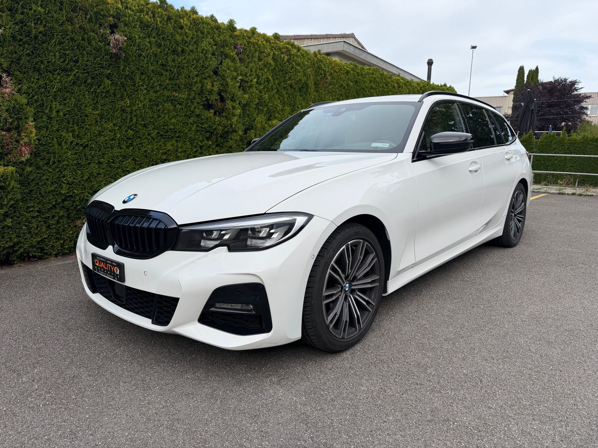 BMW 330d xDrive 48V Touring Pure M Sport Steptronic-image-0