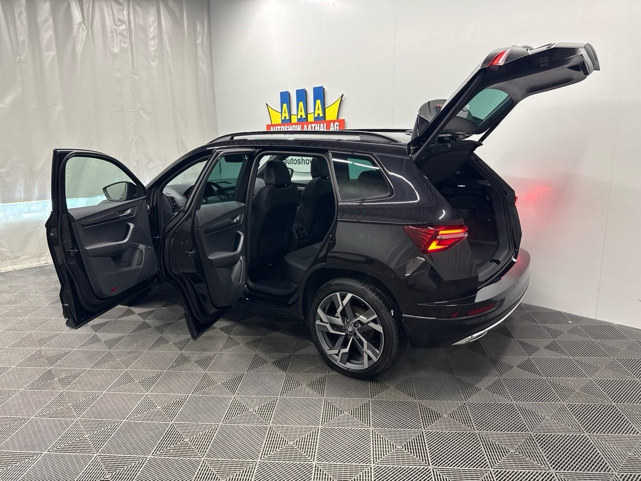 SKODA Karoq 2.0 TSI SportLine 4x4 DSG-image-13