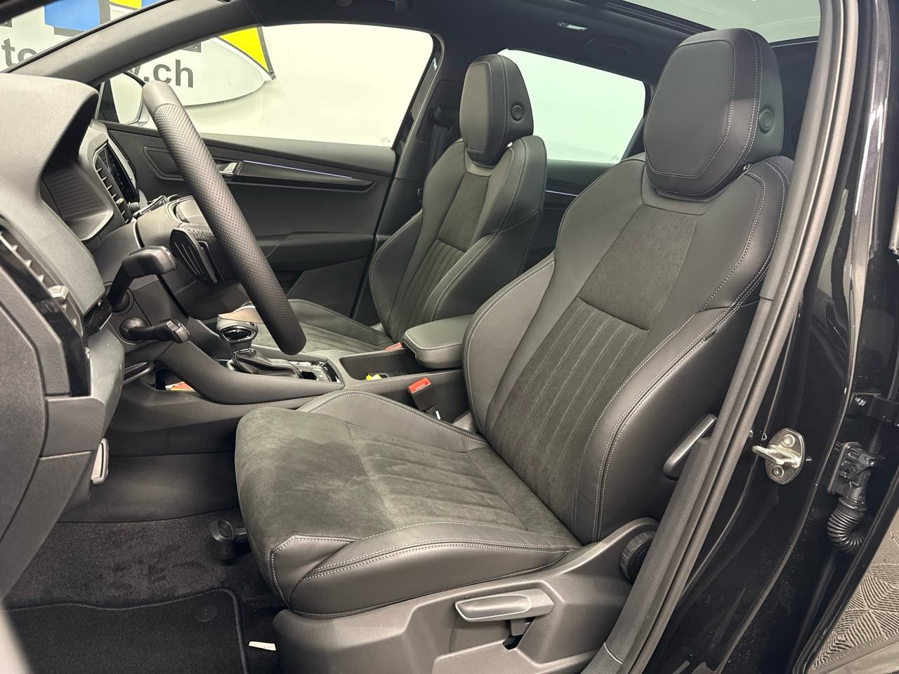 SKODA Karoq 2.0 TSI SportLine 4x4 DSG-showroom-element-3