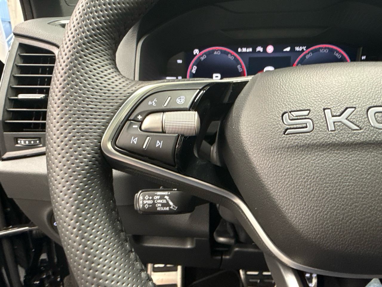 SKODA Karoq 2.0 TSI SportLine 4x4 DSG-image-9
