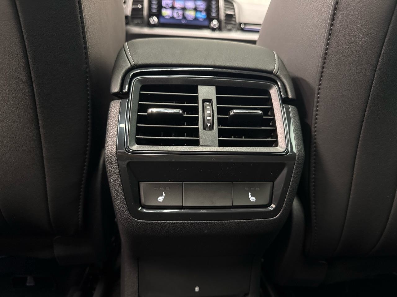 SKODA Karoq 2.0 TSI SportLine 4x4 DSG-image-11