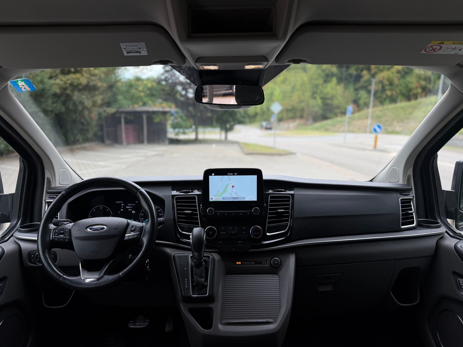 FORD Tourneo Custom 310 L1H1 Titanium SelectShift A-image-6