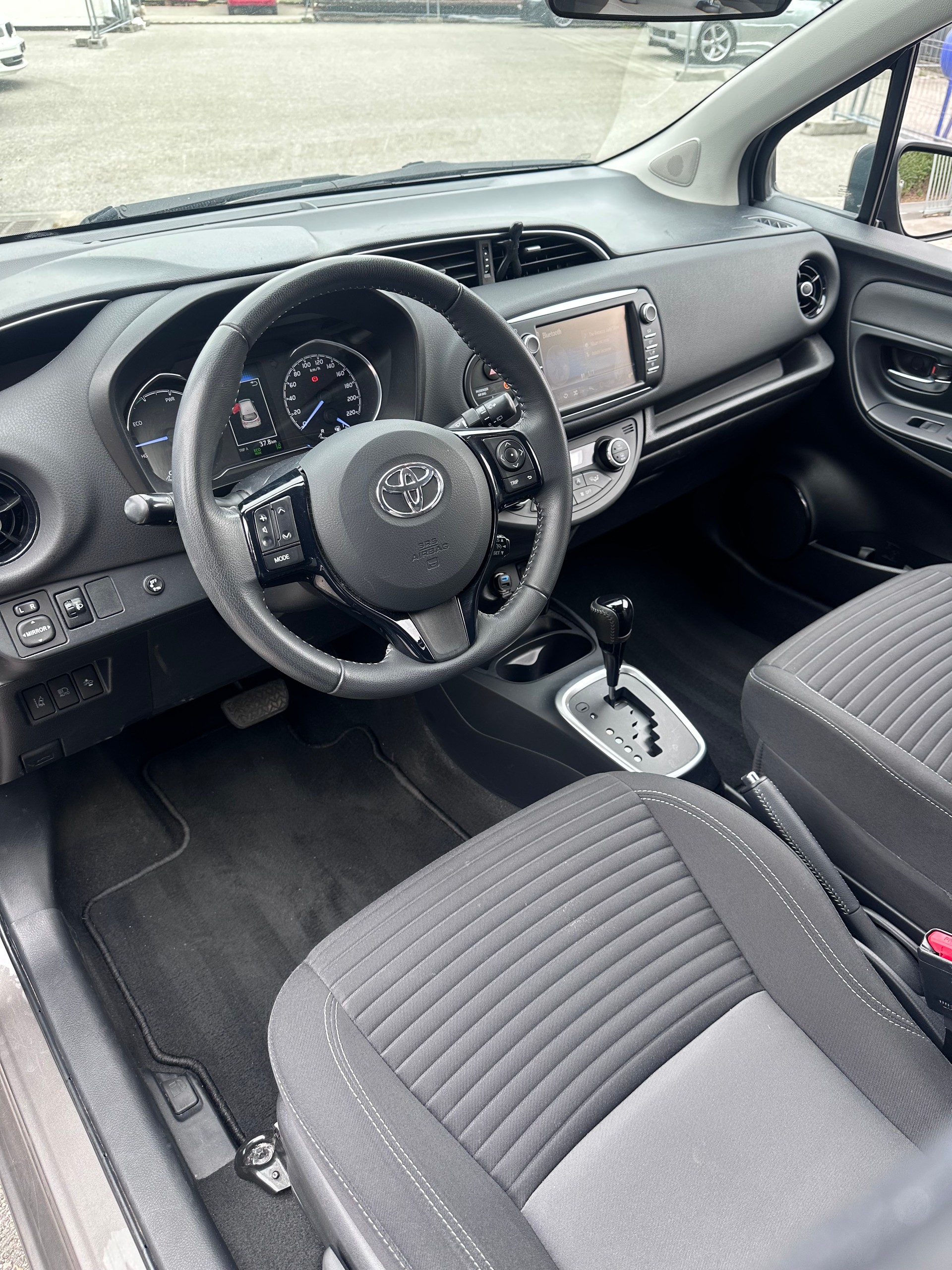 TOYOTA Yaris 1.5 VVT-i Hybrid Premium e-CVT-image-5
