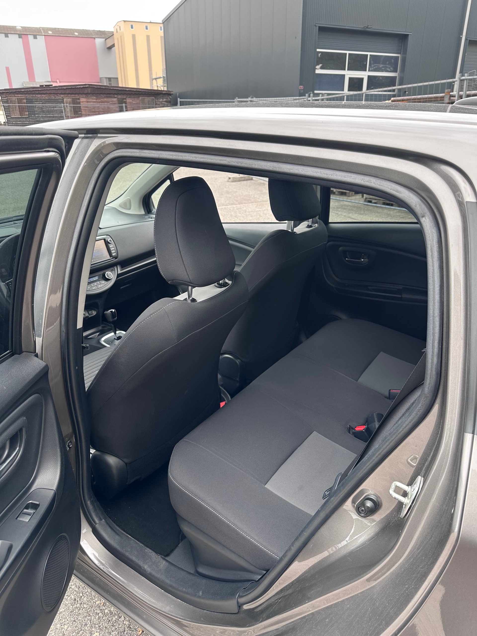 TOYOTA Yaris 1.5 VVT-i Hybrid Premium e-CVT-image-7