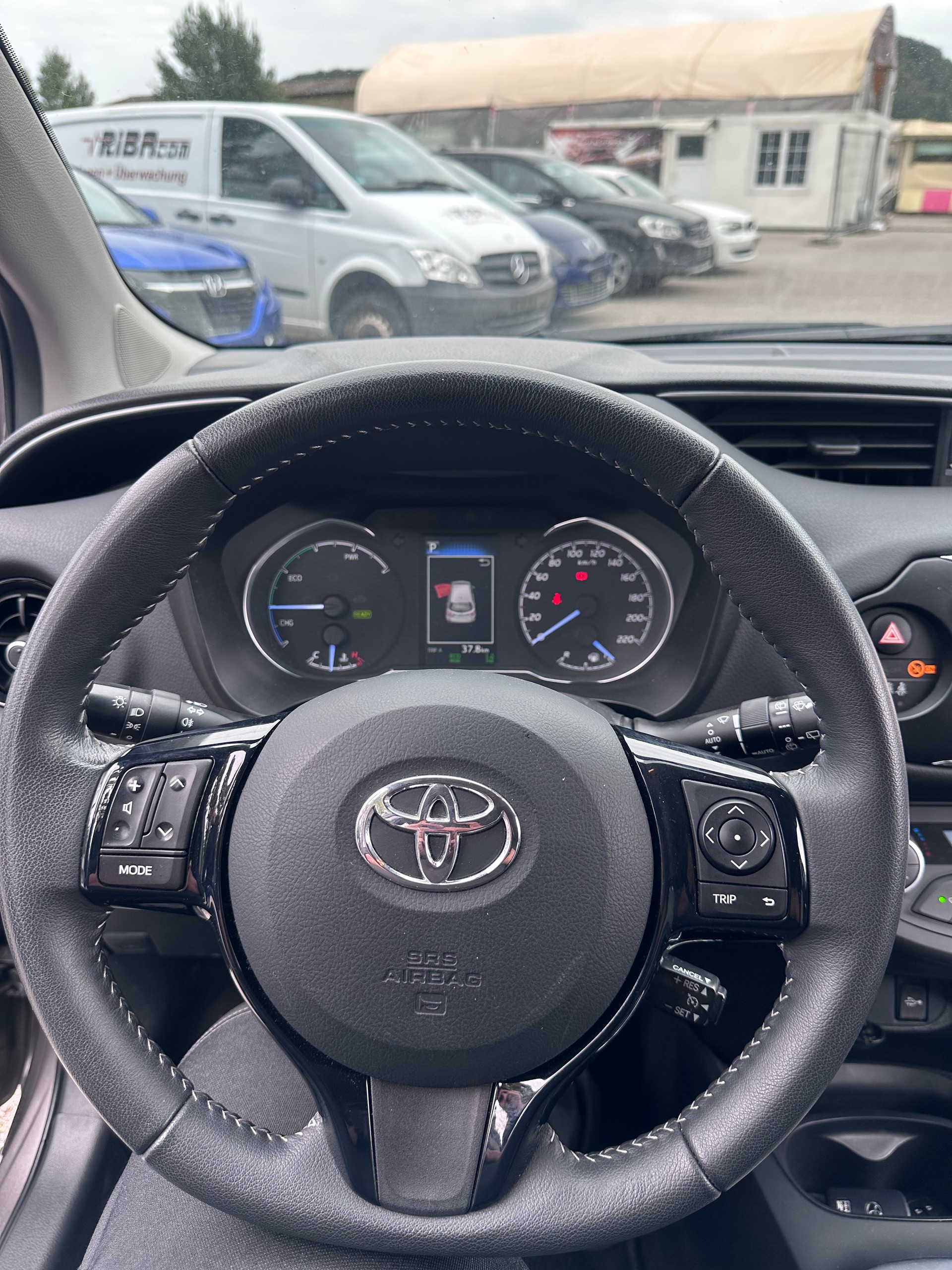TOYOTA Yaris 1.5 VVT-i Hybrid Premium e-CVT-image-4