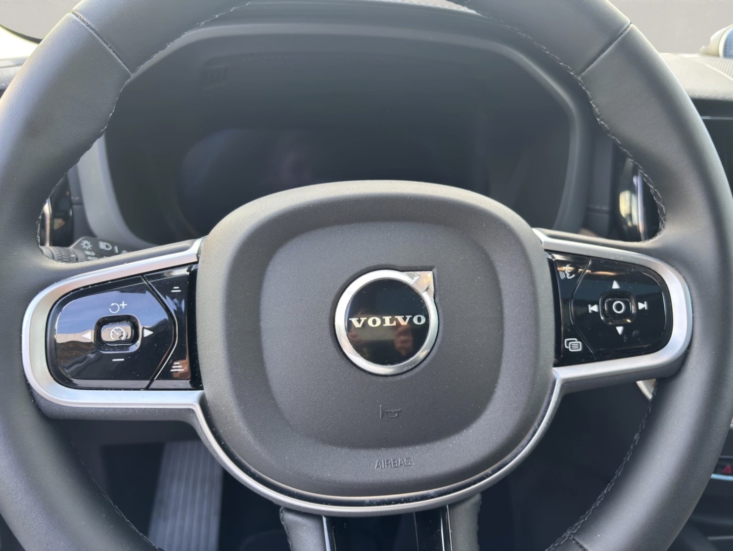 VOLVO XC60 2.0 T8 TE Ultra Dark eAWD-image-8