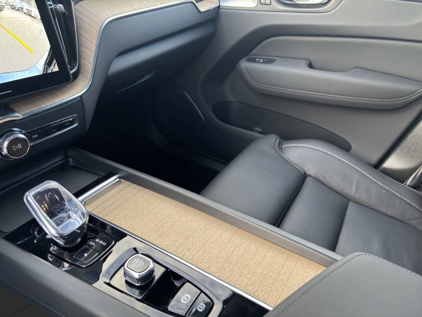 VOLVO XC60 2.0 T8 TE Ultra Dark eAWD-image-10