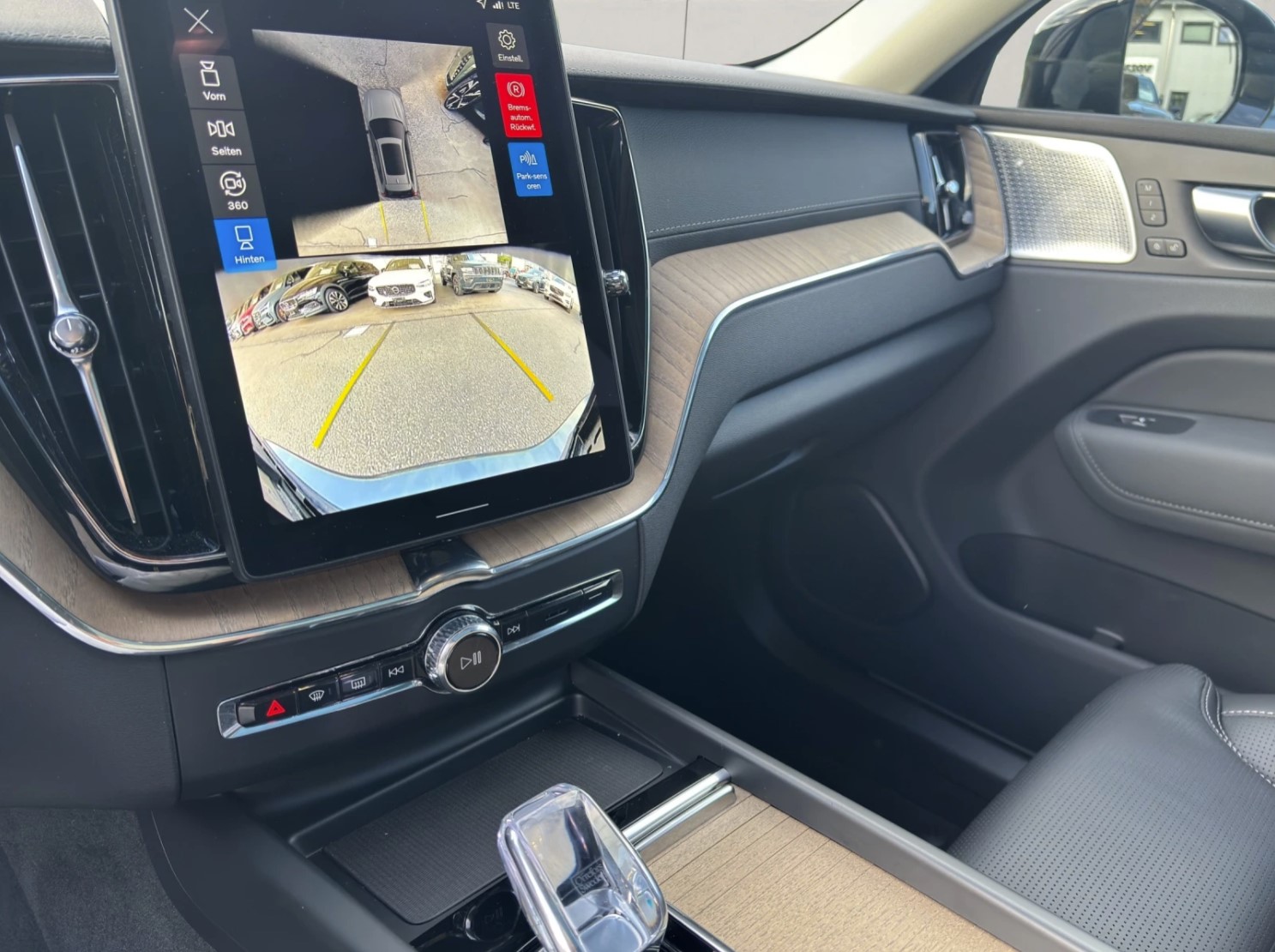 VOLVO XC60 2.0 T8 TE Ultra Dark eAWD-image-9
