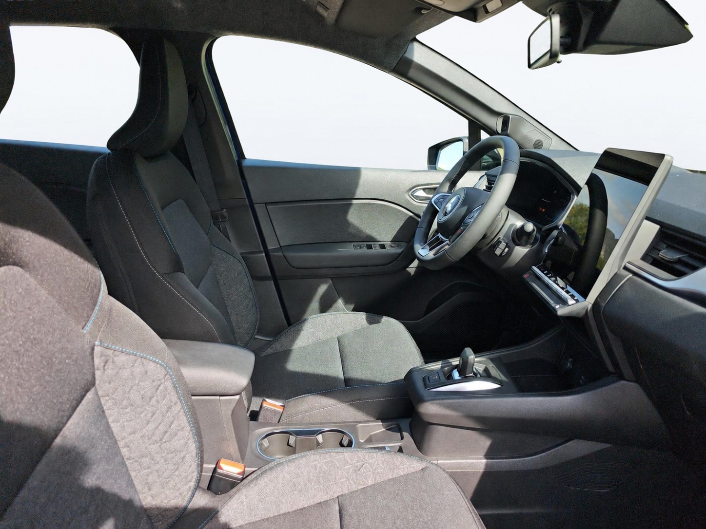 MITSUBISHI Grandis 1.8 HEV Invite+-image-11