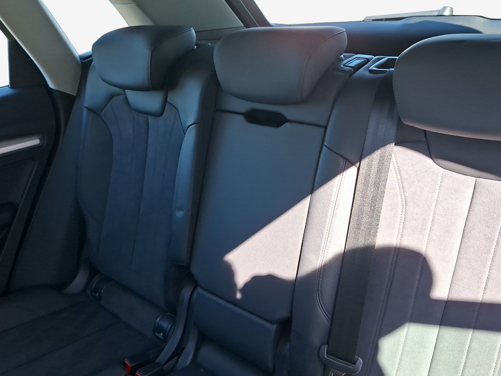 AUDI Q5 50 TFSI e PHEV S line quattro S-tronic-image-12