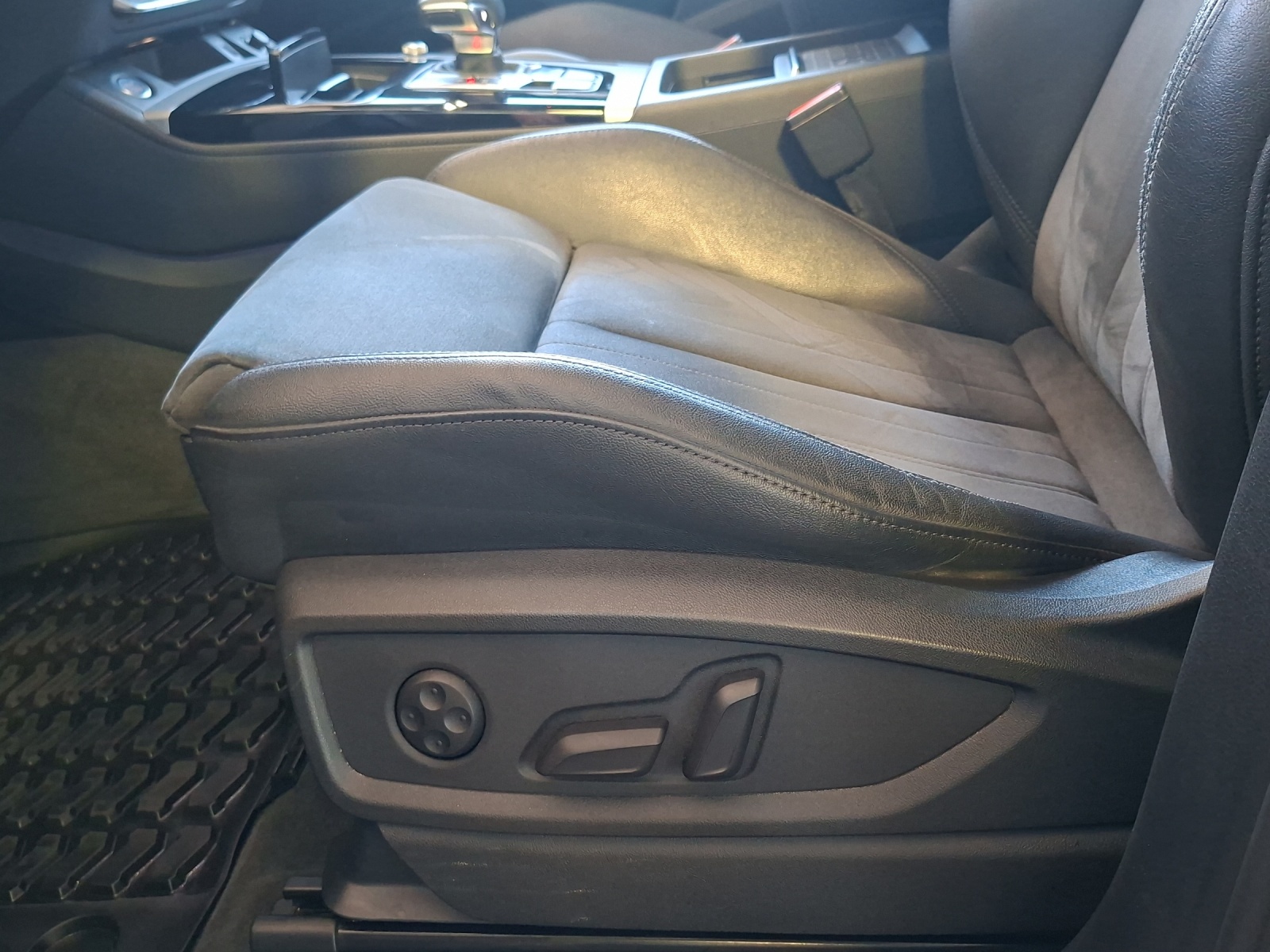 AUDI Q5 50 TFSI e PHEV S line quattro S-tronic-image-16