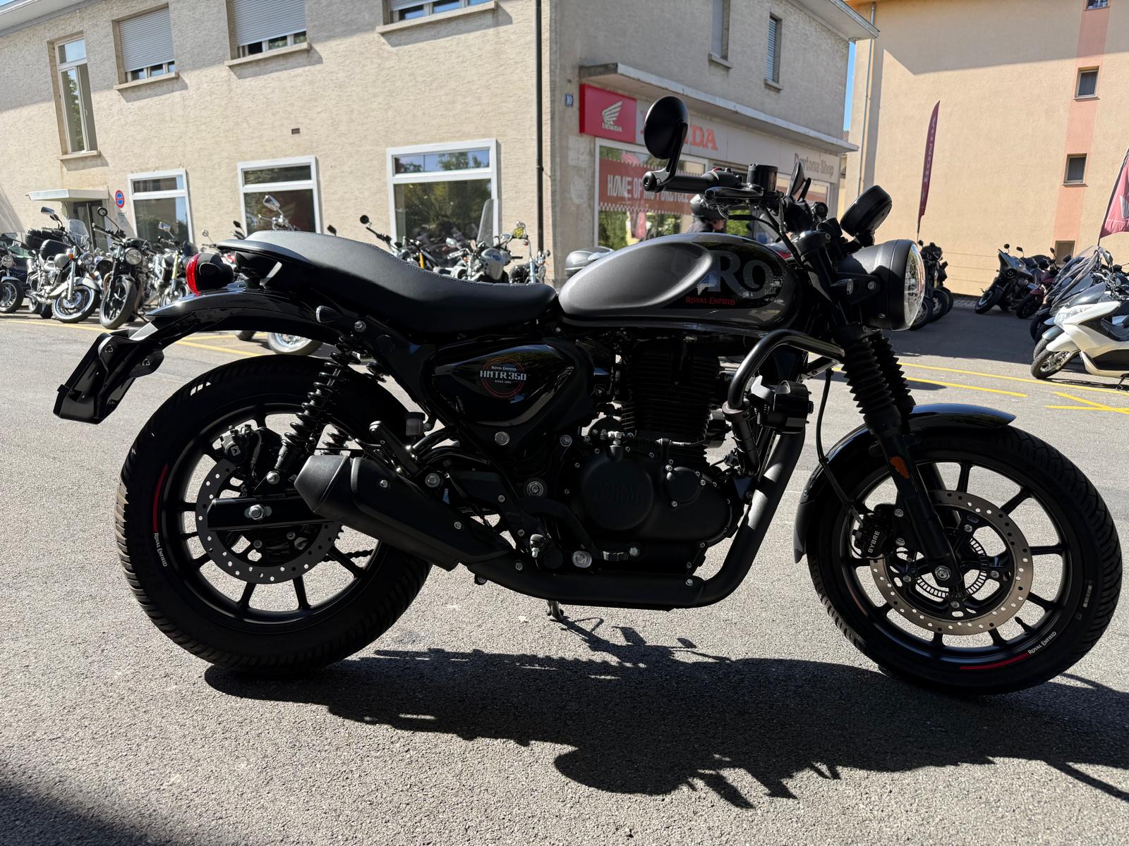 ROYAL ENFIELD Hntr 350 Dapper-showroom-element-3