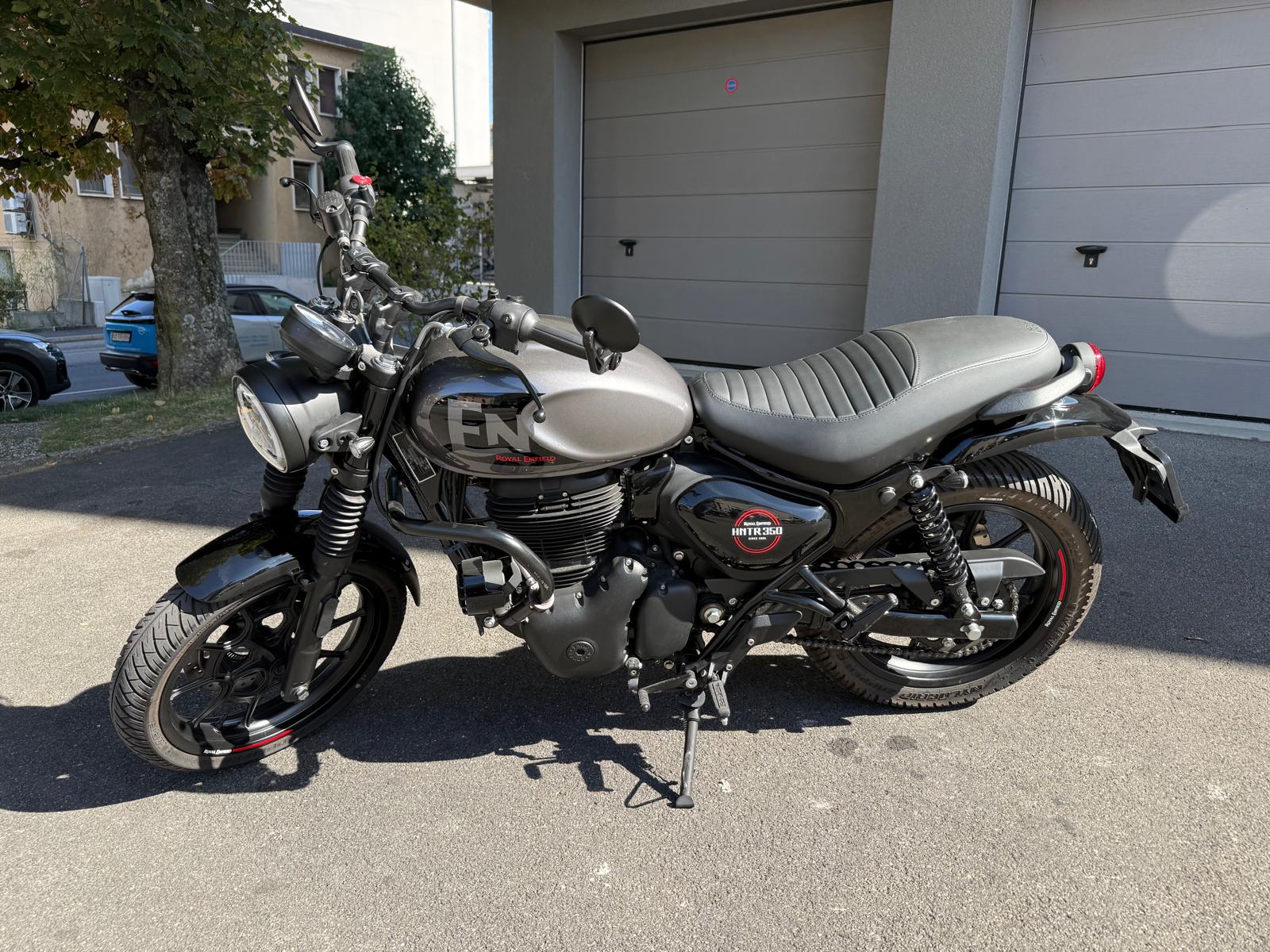 ROYAL ENFIELD Hntr 350 Dapper-showroom-element-2