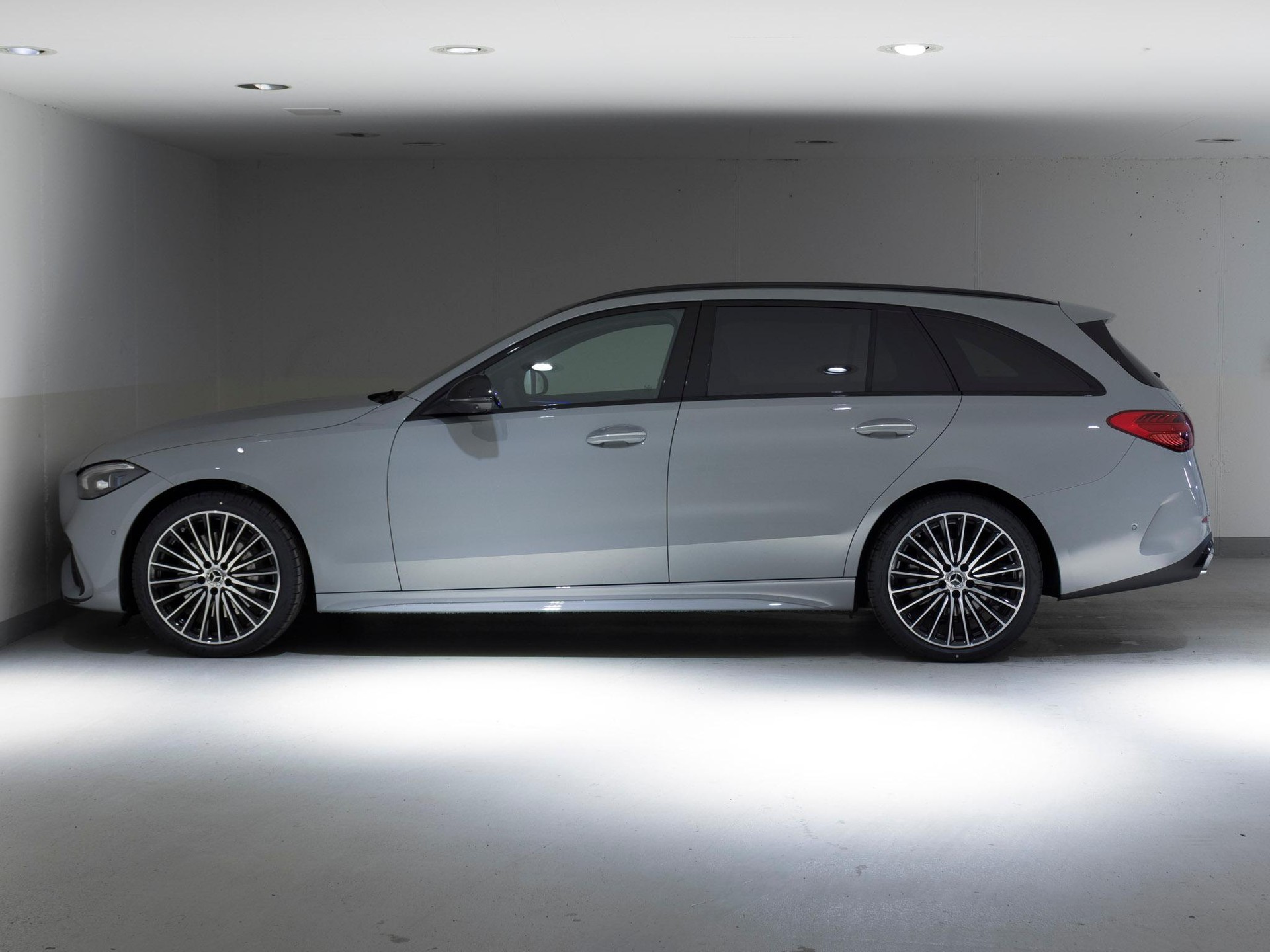 MERCEDES-BENZ C 220 d 4MATIC T-Modell-image-4