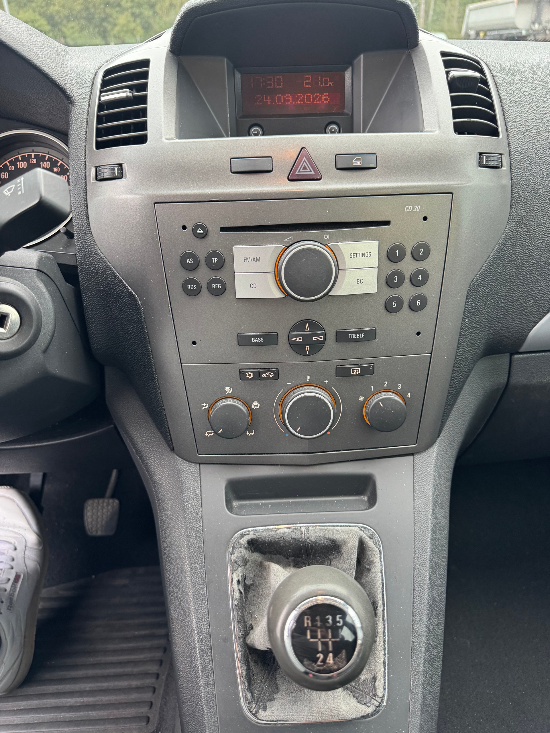 OPEL Zafira 1.8i 16V Cosmo-image-9