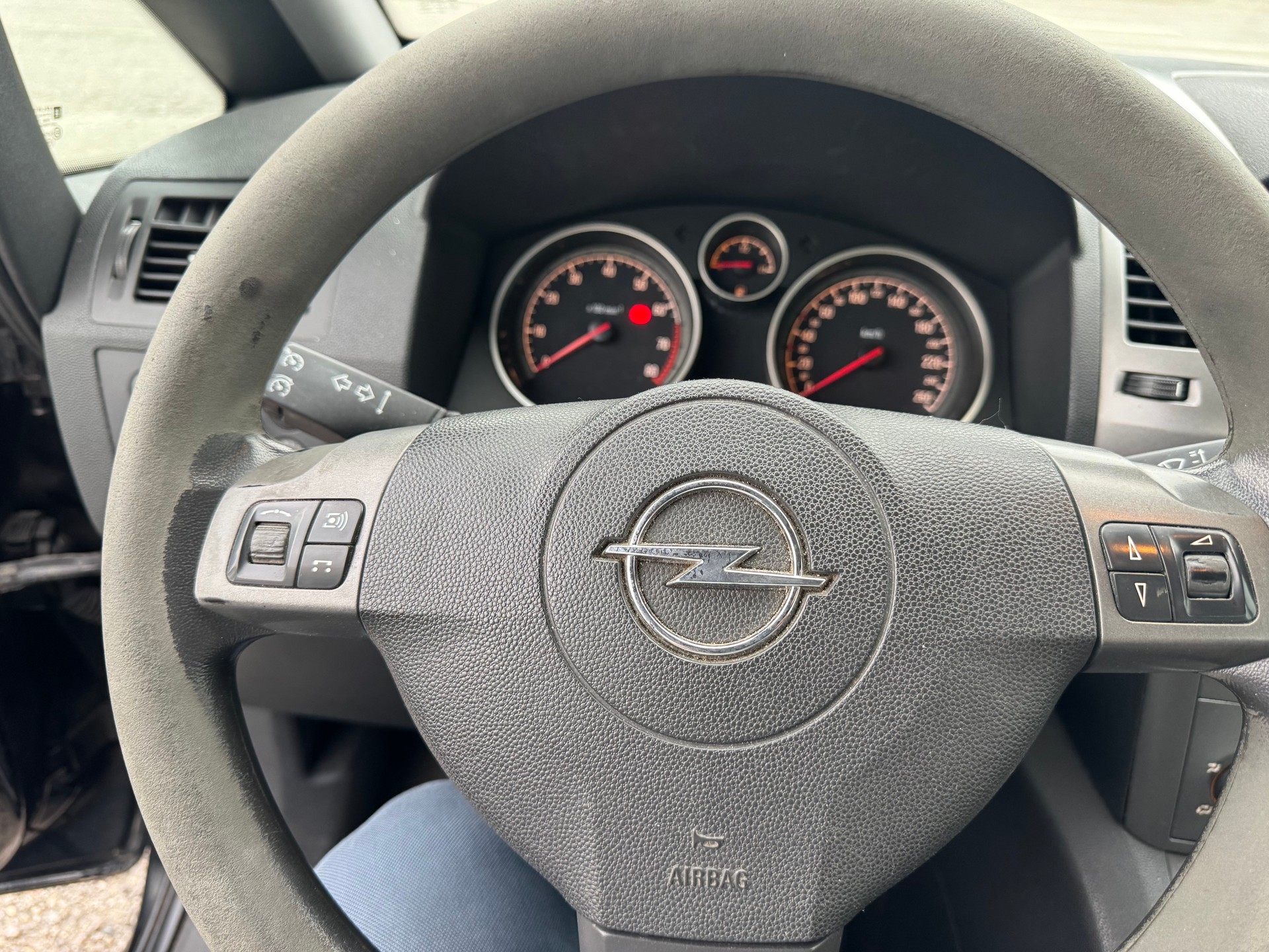 OPEL Zafira 1.8i 16V Cosmo-image-10