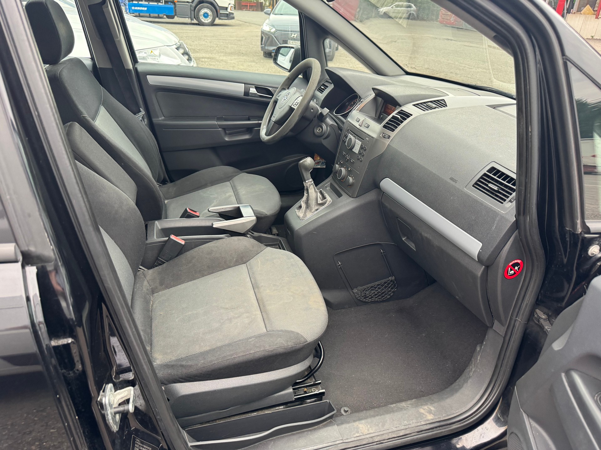 OPEL Zafira 1.8i 16V Cosmo-image-4