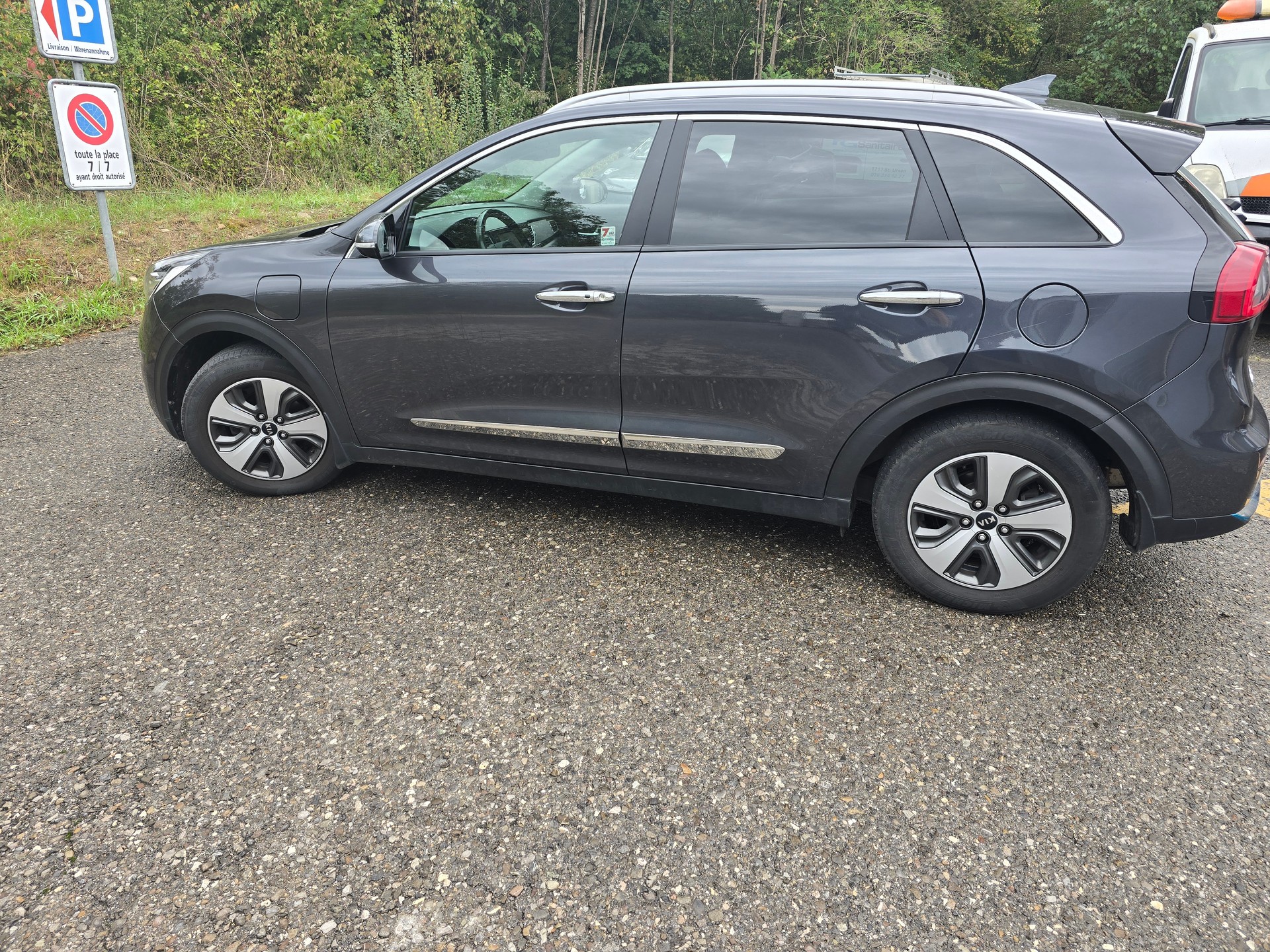 KIA Niro 1.6GDi Plug-in Hybrid DCT-image-4