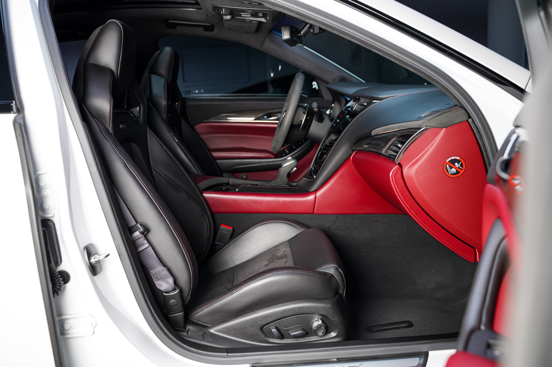 CADILLAC CTS-V Sedan 6.2 SC CHAMPION EDITION Automatic-image-23