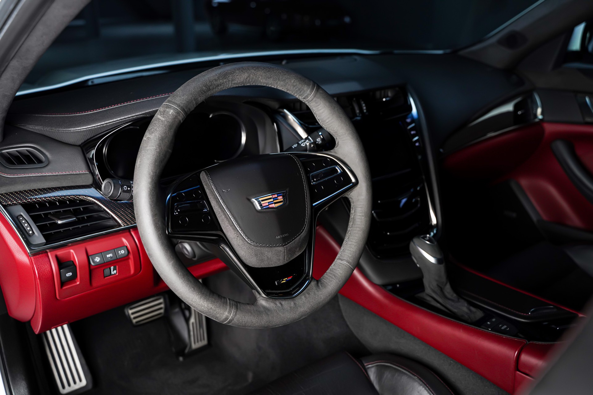 CADILLAC CTS-V Sedan 6.2 SC CHAMPION EDITION Automatic-image-16