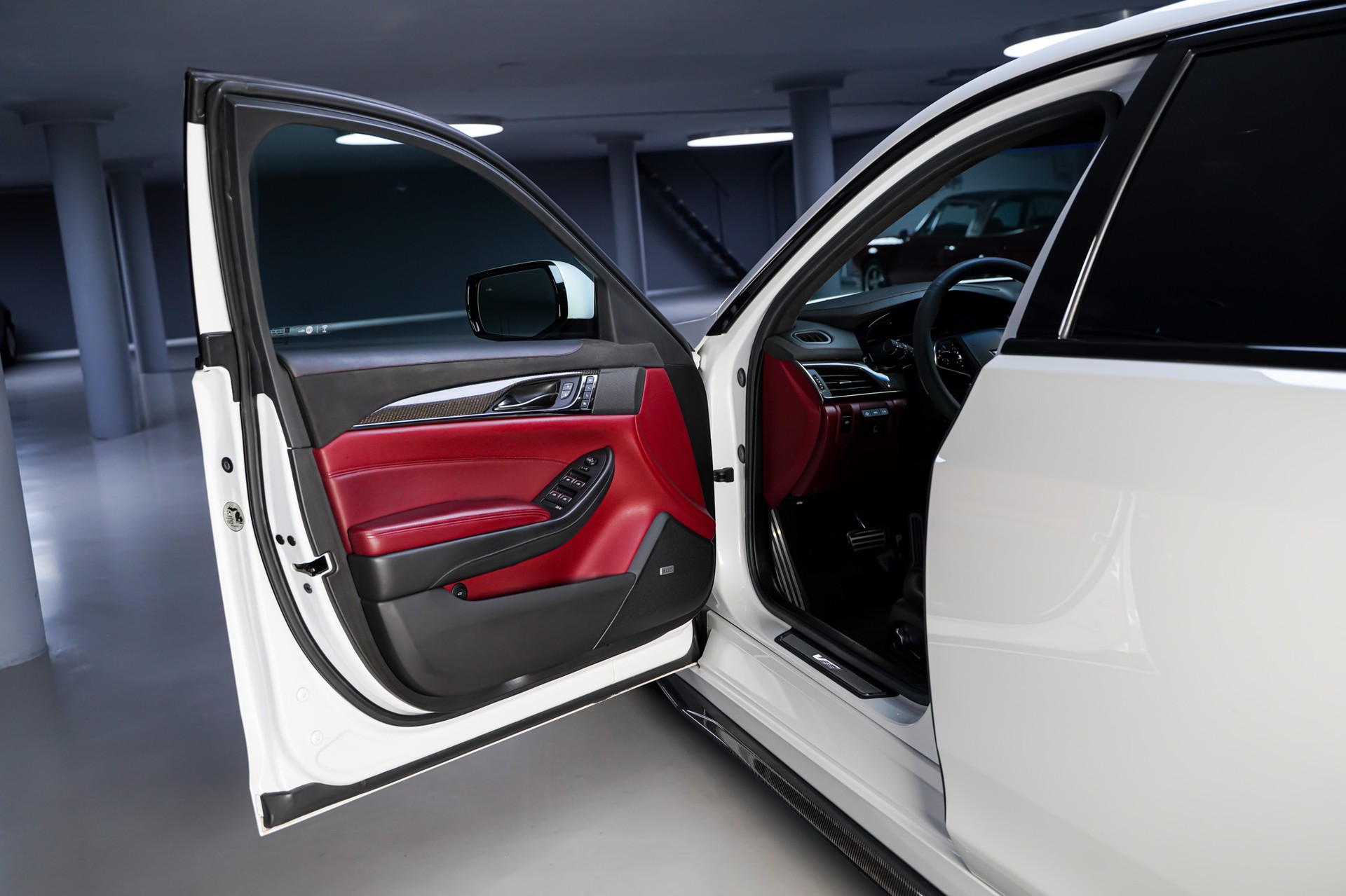 CADILLAC CTS-V Sedan 6.2 SC CHAMPION EDITION Automatic-image-12