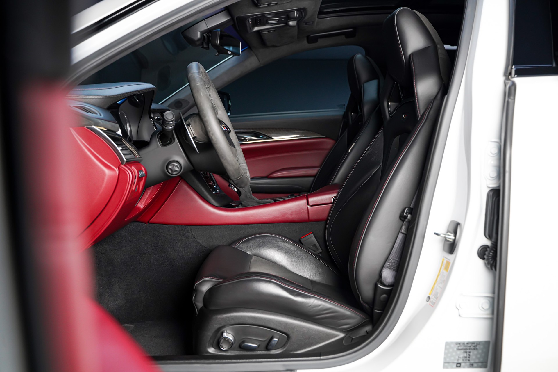 CADILLAC CTS-V Sedan 6.2 SC CHAMPION EDITION Automatic-image-17