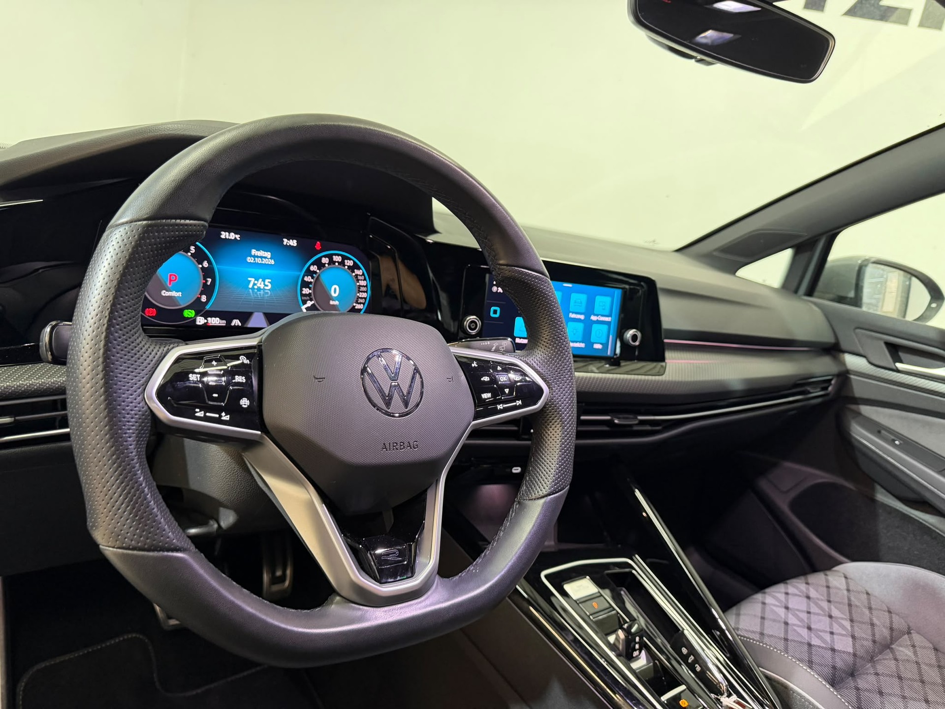 VW Golf 2.0 TSI R-Line DSG 4 Motion-image-5