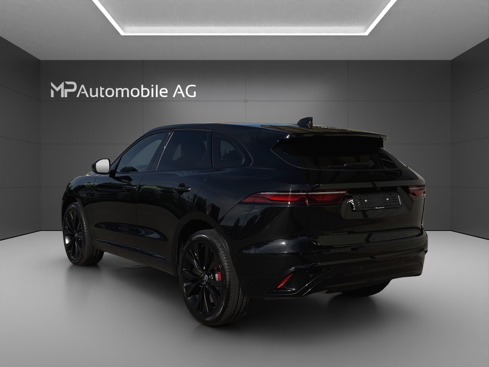 JAGUAR F-Pace 2.0 D200 R-Dynamic MHEV S AWD-image-4