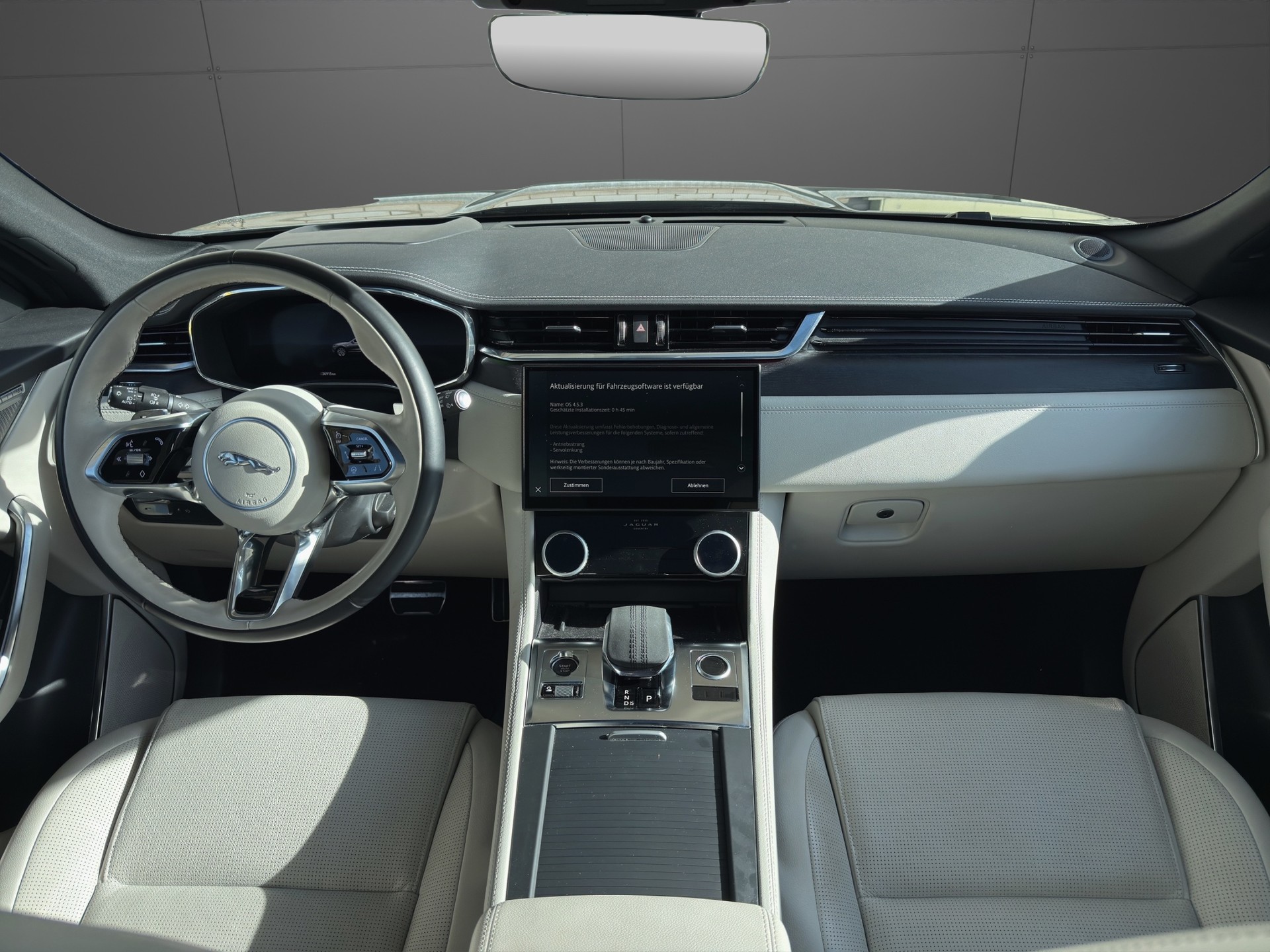 JAGUAR F-Pace 2.0 D200 R-Dynamic MHEV S AWD-image-12