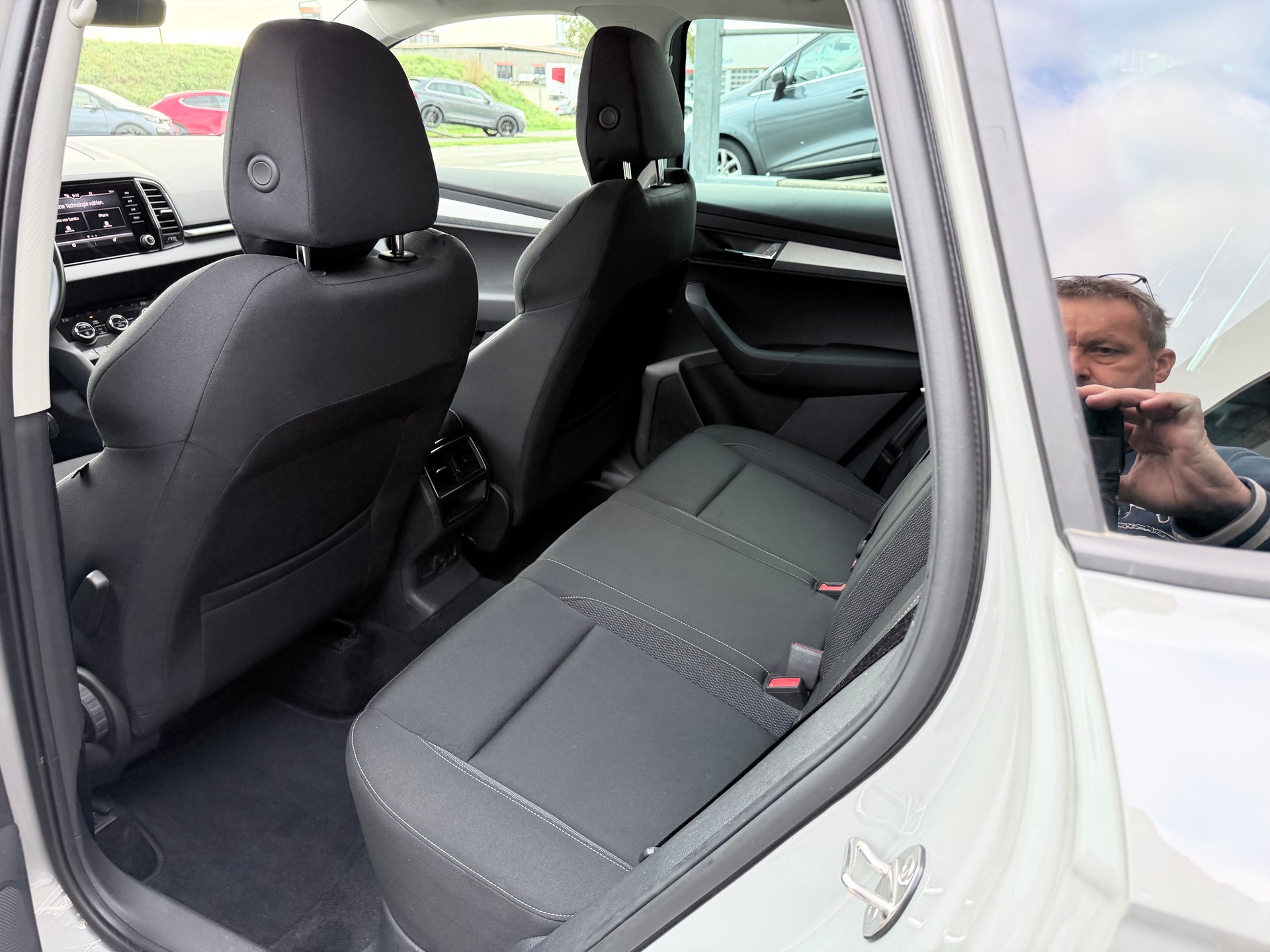 SKODA Karoq 1.5 TSI Ambition DSG+++ANHÄNGERKUPPLUNG 1500KG+++-image-11