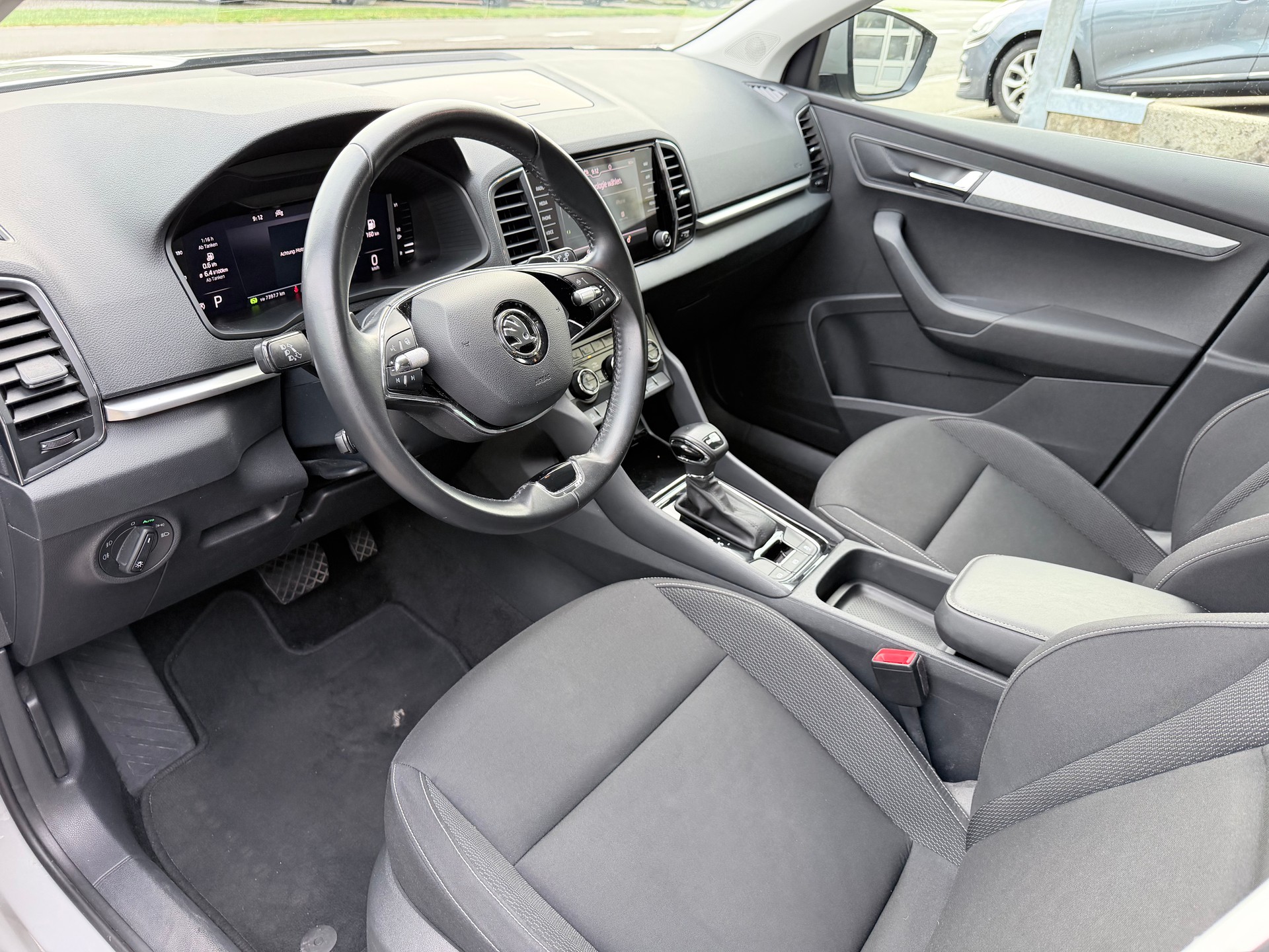 SKODA Karoq 1.5 TSI Ambition DSG+++ANHÄNGERKUPPLUNG 1500KG+++-image-5