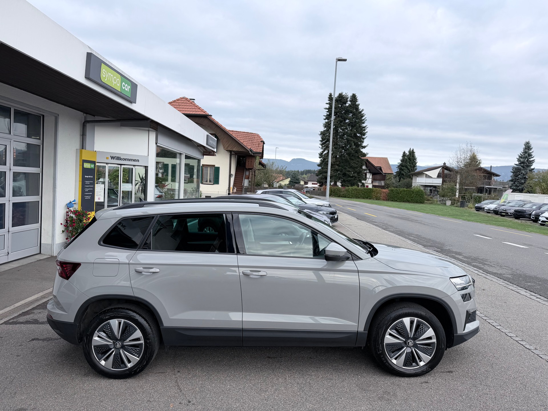 SKODA Karoq 1.5 TSI Ambition DSG+++ANHÄNGERKUPPLUNG 1500KG+++-image-3