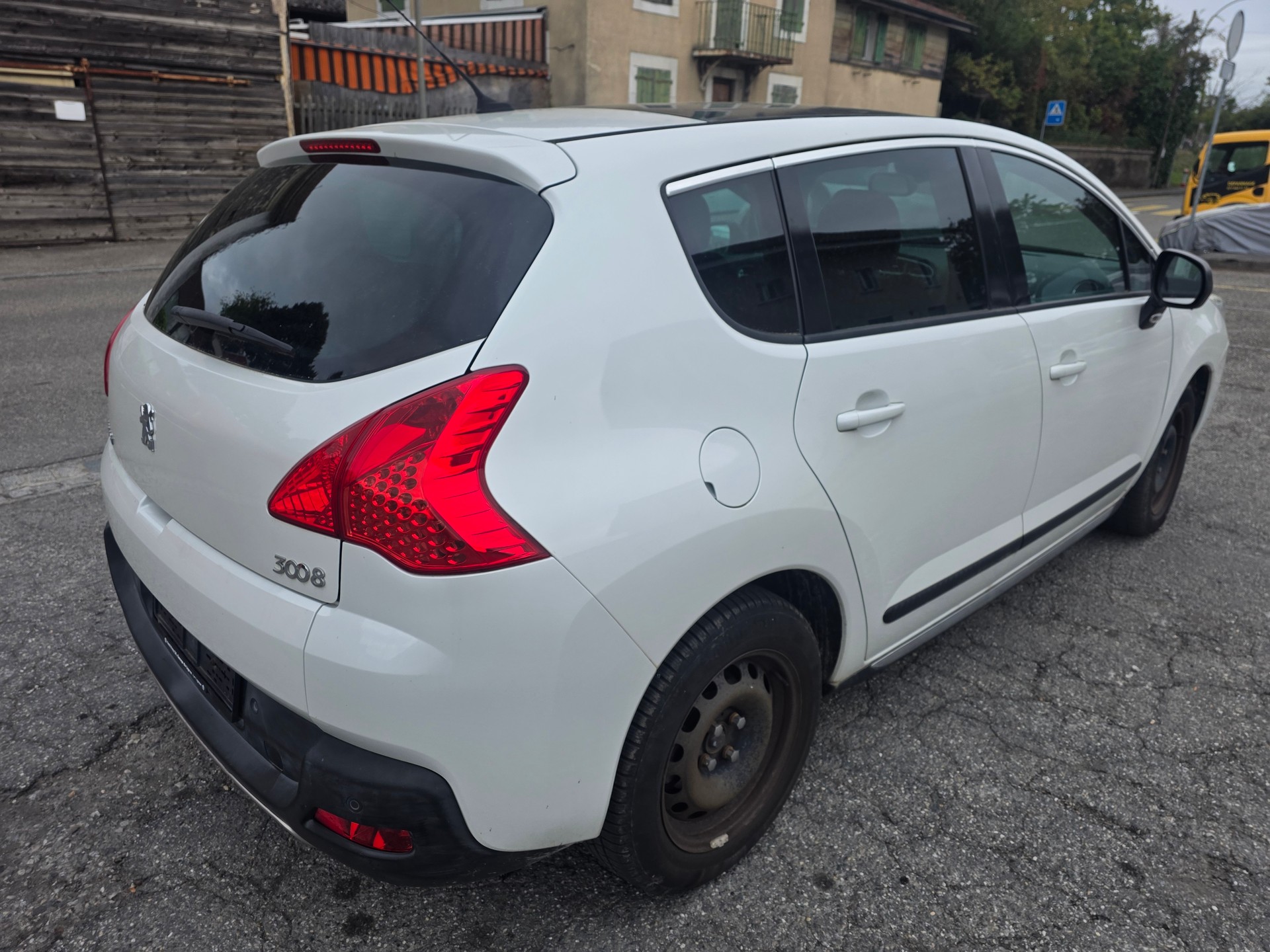 PEUGEOT 3008 2.0 HDI Platinum-image-3