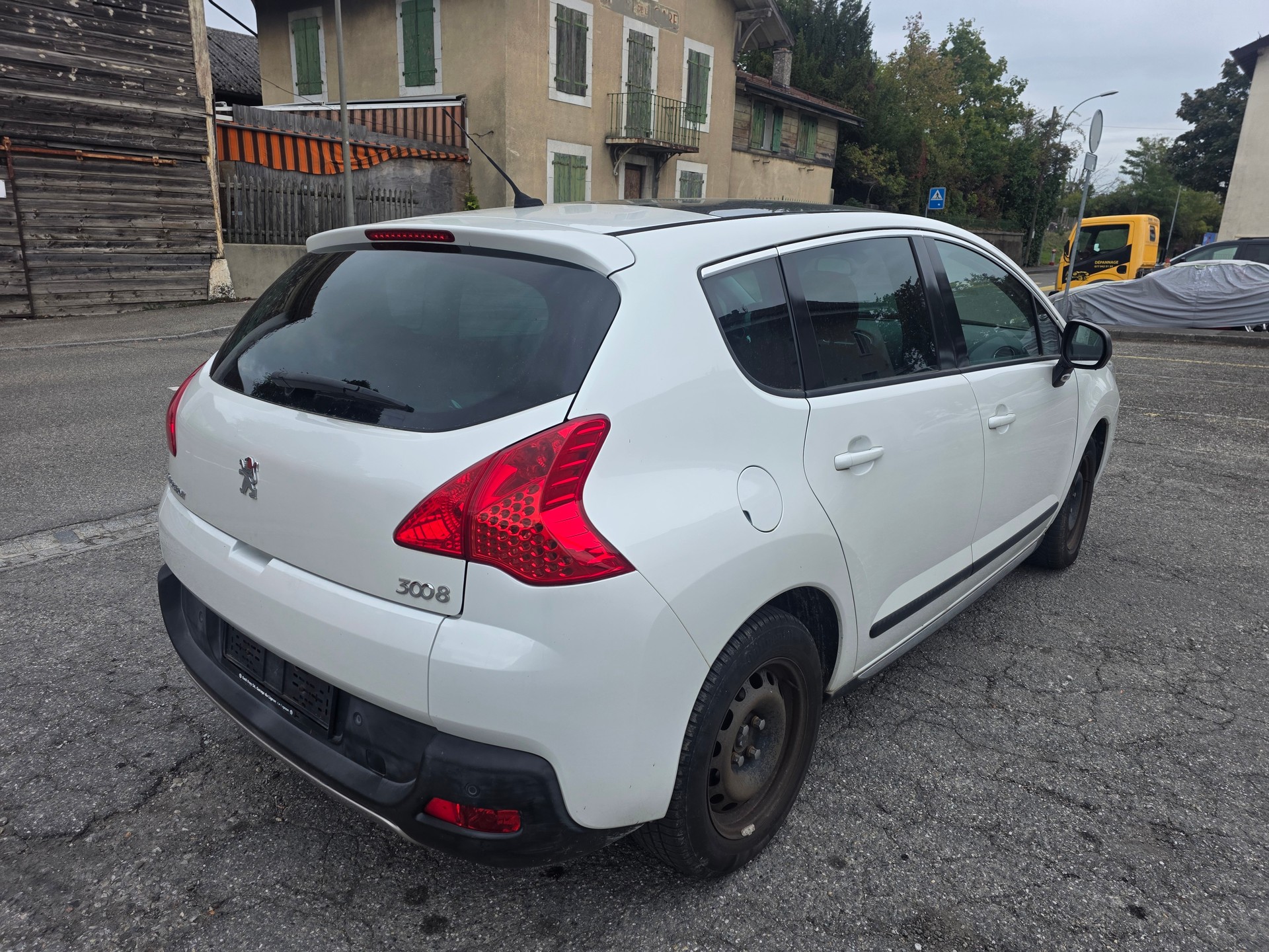 PEUGEOT 3008 2.0 HDI Platinum-image-4