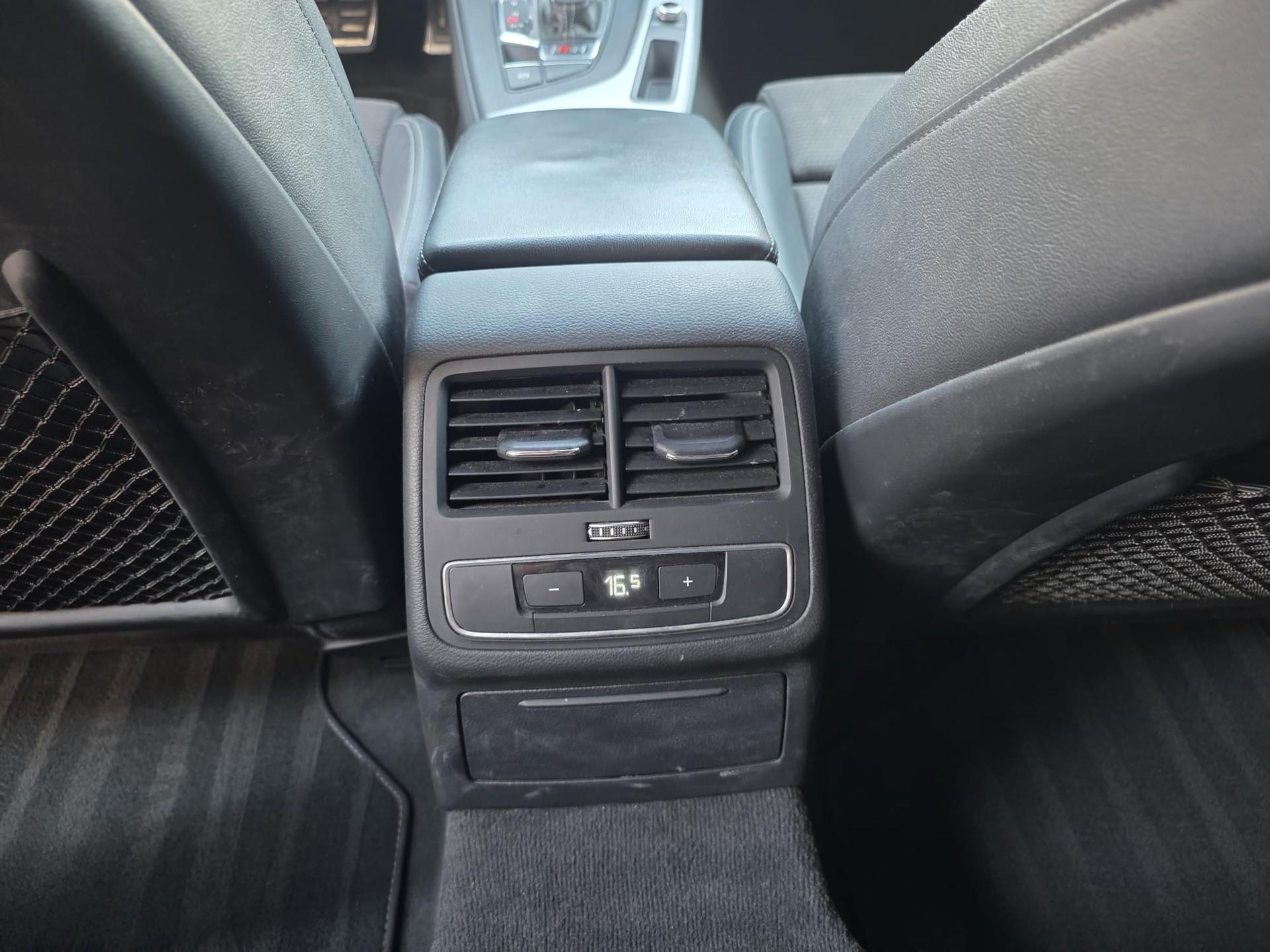 AUDI S4 Avant 3.0 TFSI quattro tiptronic-image-9