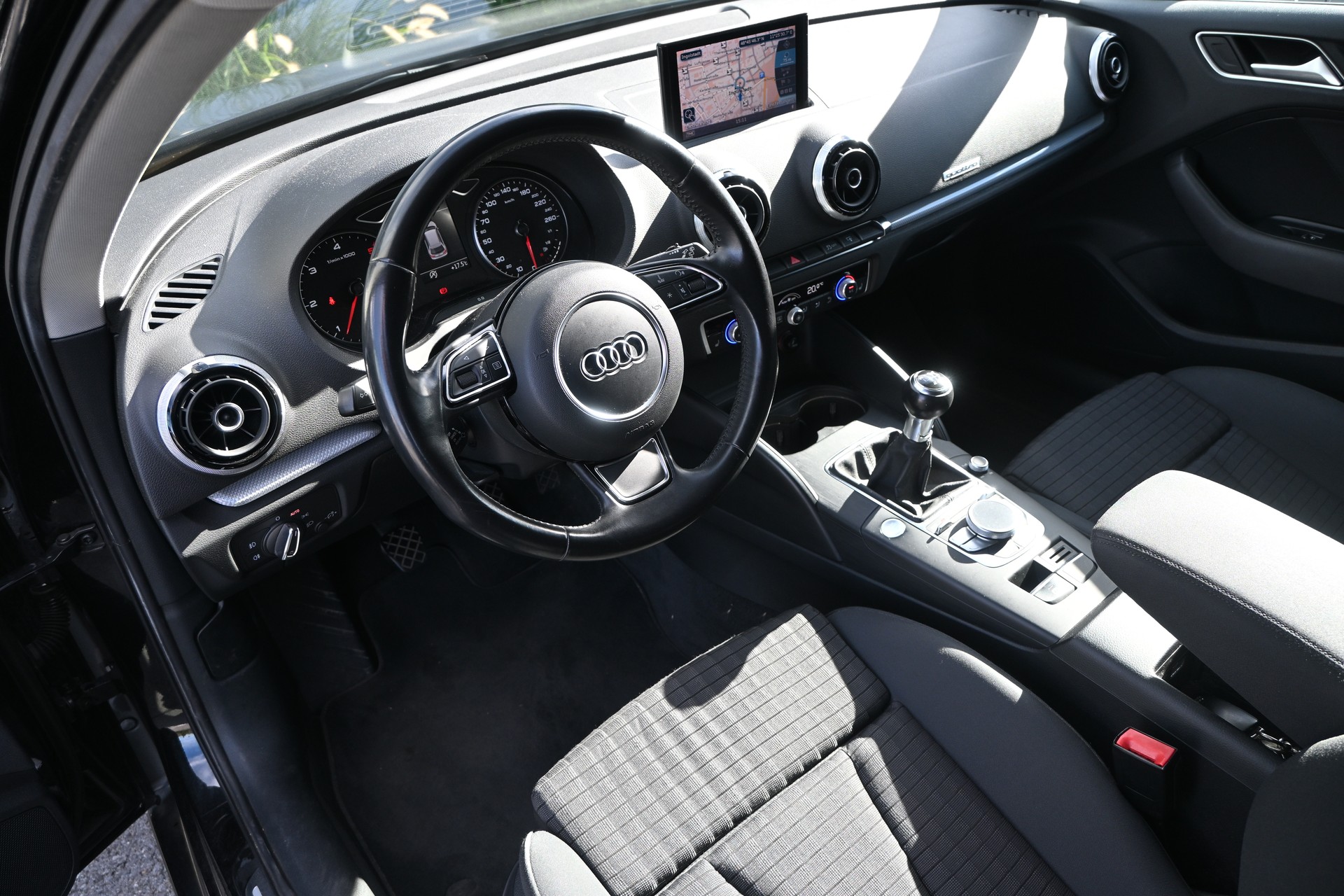 AUDI A3 SPORTBACK 2.0 TDI AMBITION QUATTRO TOP ZUSTAND INNEN AUSSEN WIE NEU AB MFK UND SERVICE-image-22
